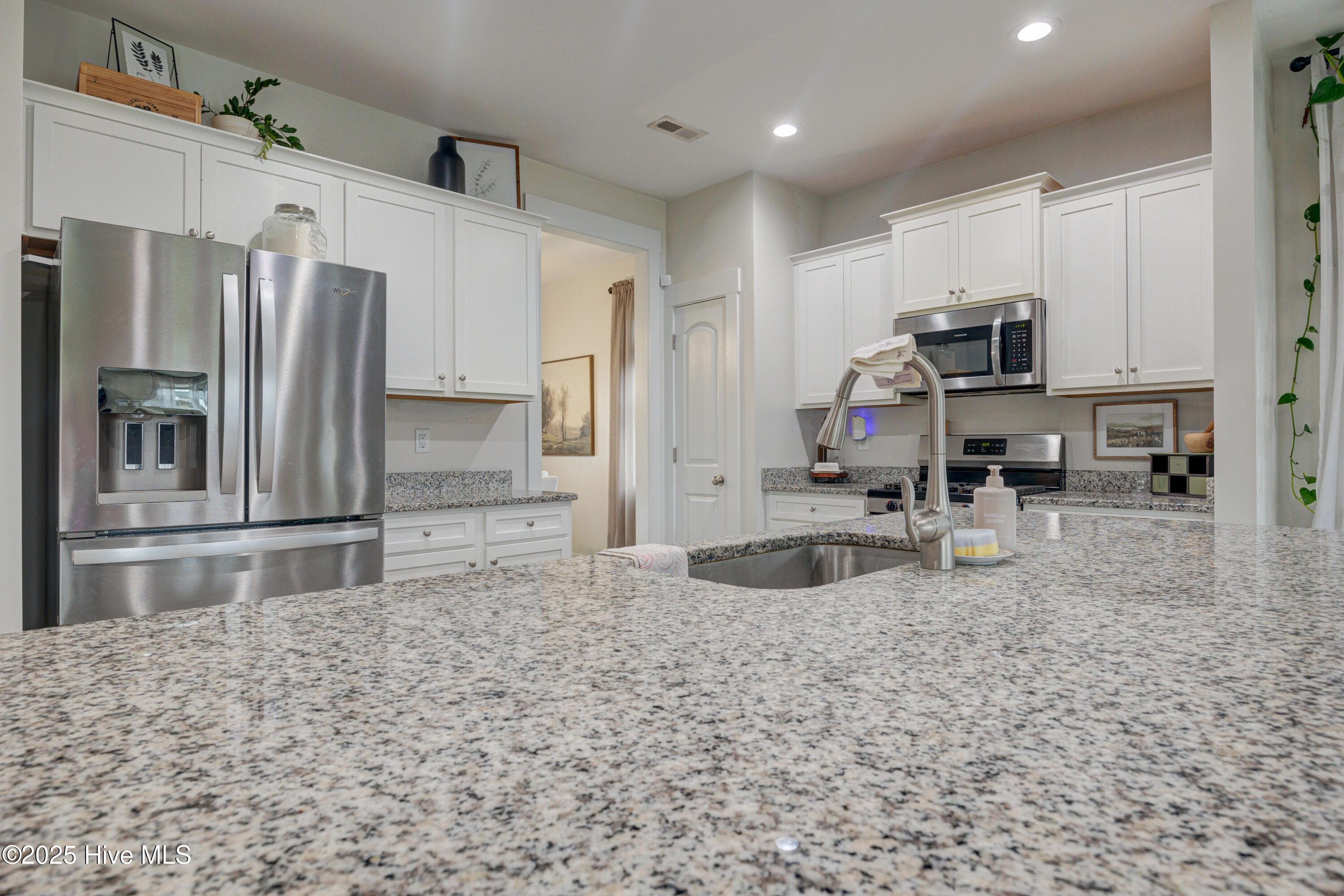 100534229 | Photo 17