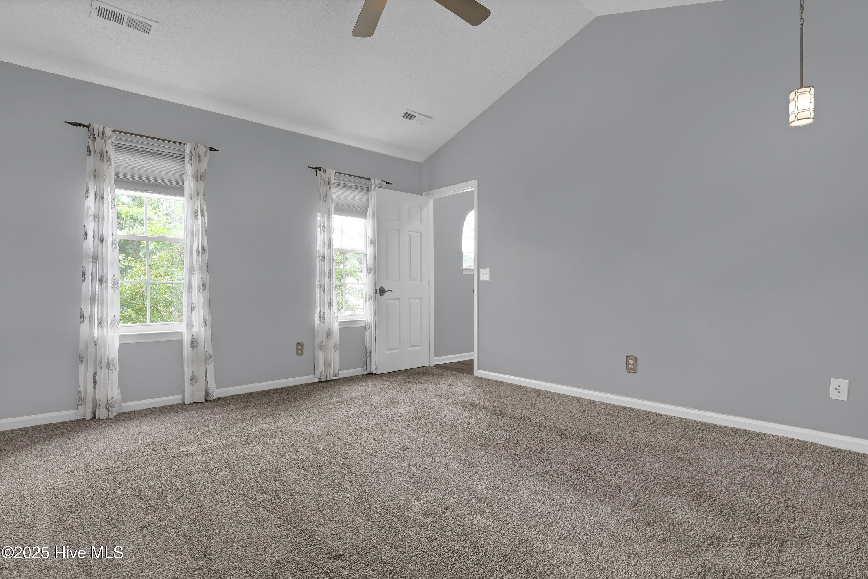 100544266 | Photo 33