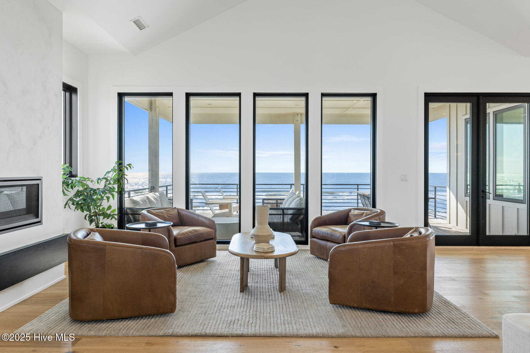 100535055 | Photo 14