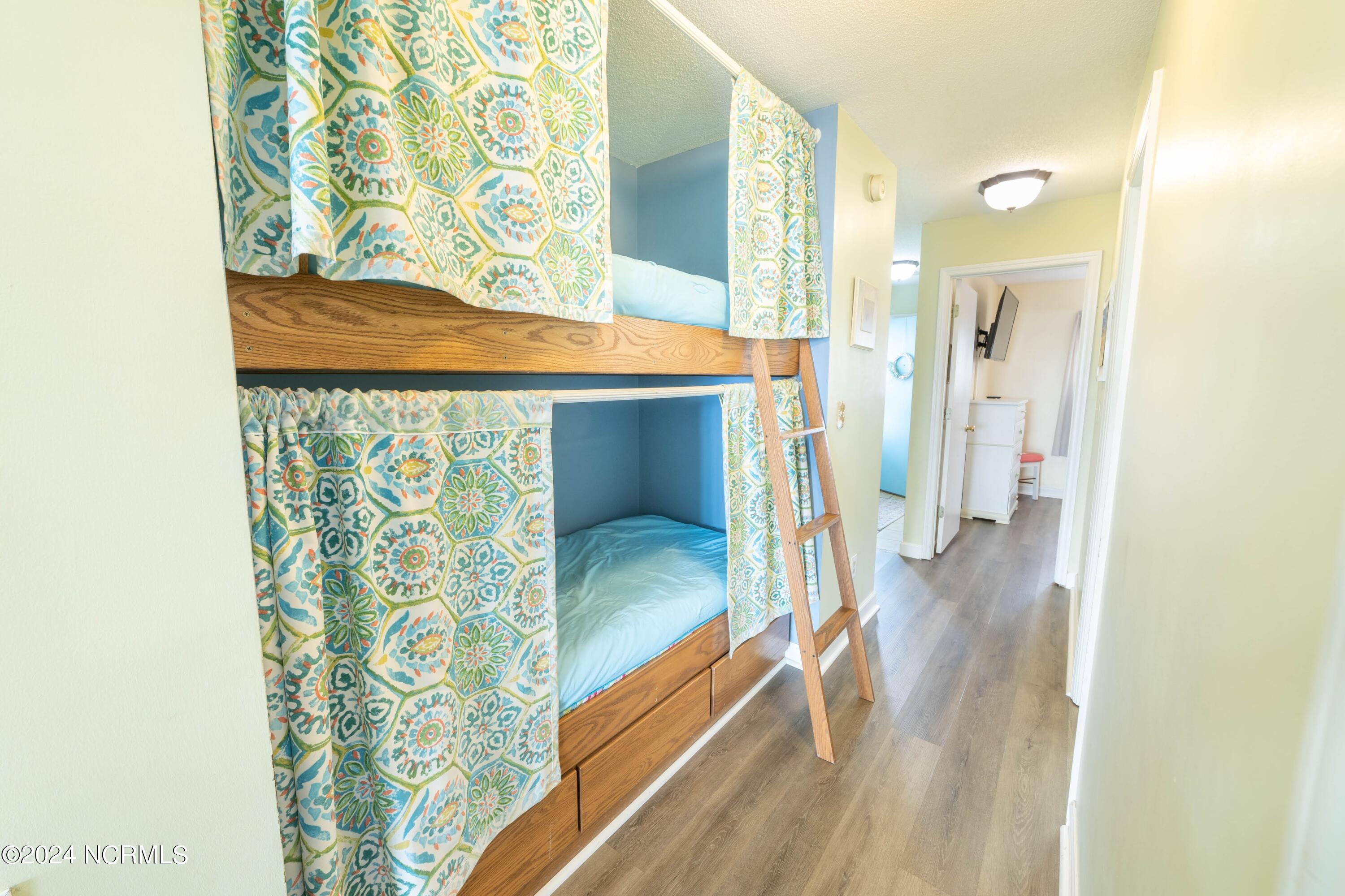 100557280 | Photo 17