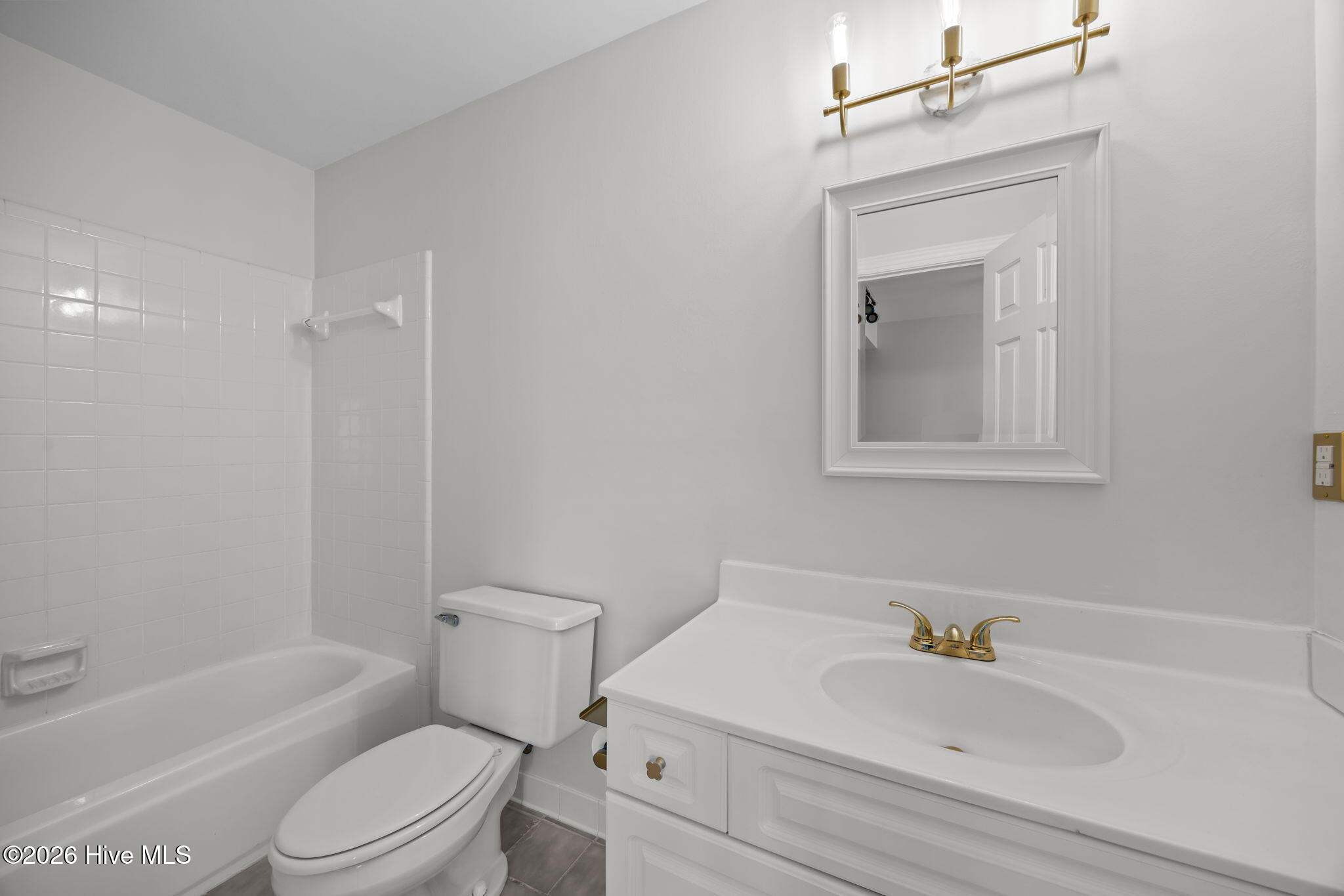 100551579 | Photo 30