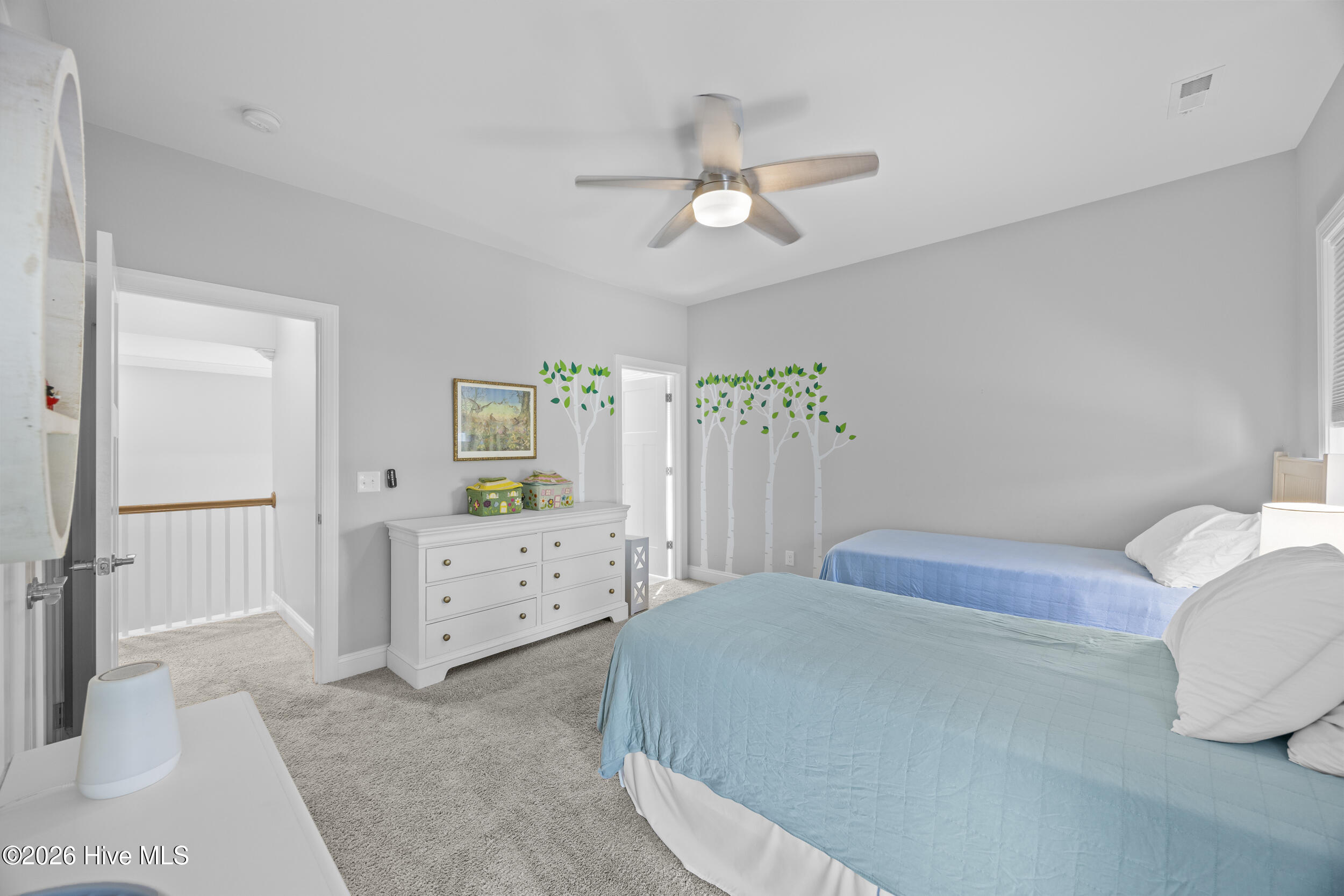 100570298 | Photo 41