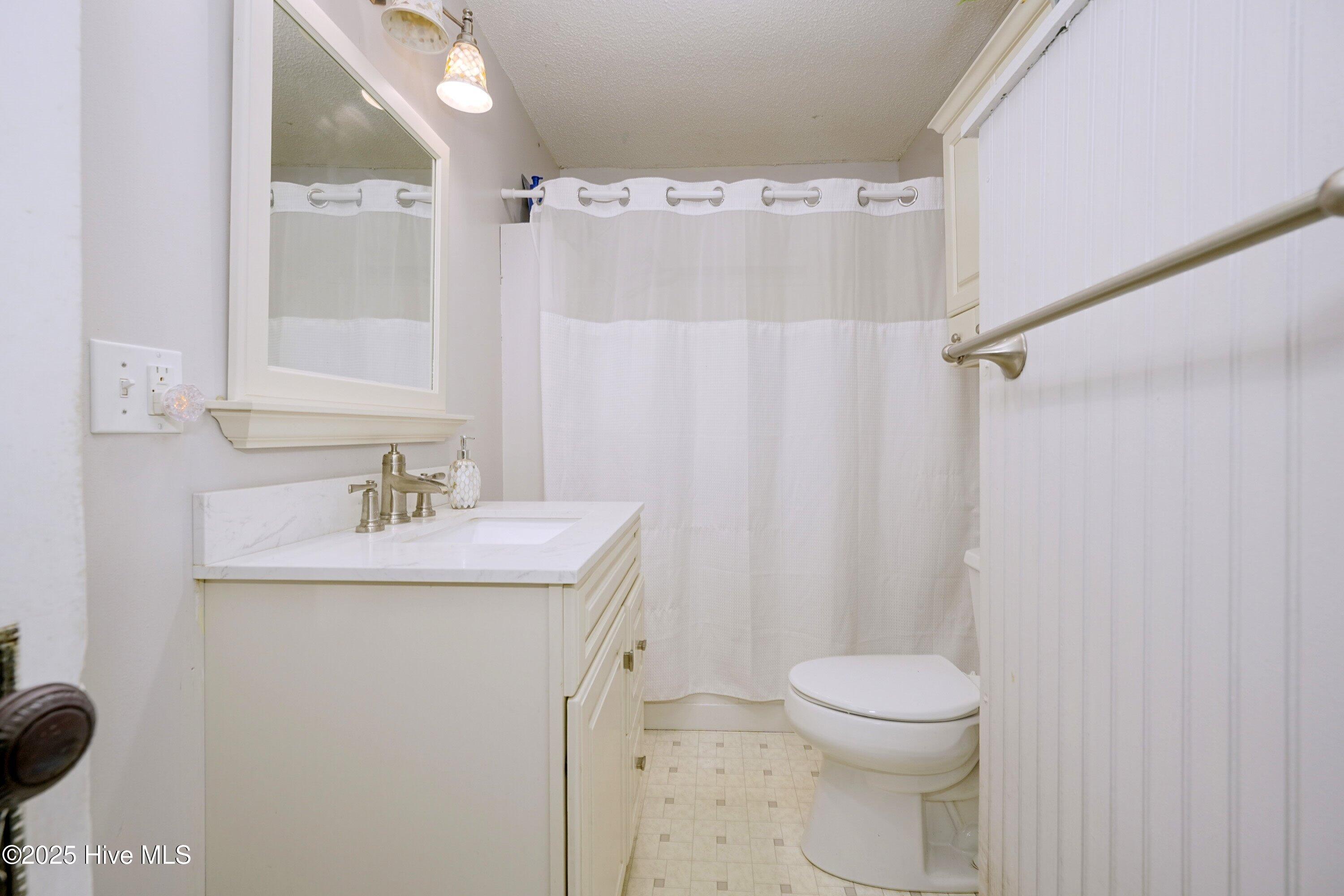 100530125 | Photo 34