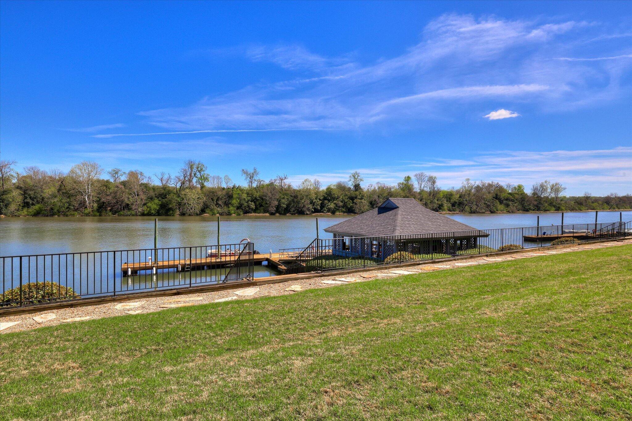 Homes for sale in Augusta, GA | 724 Riverfront Dr, Augusta, GA 30901 | MLS# 98253843
