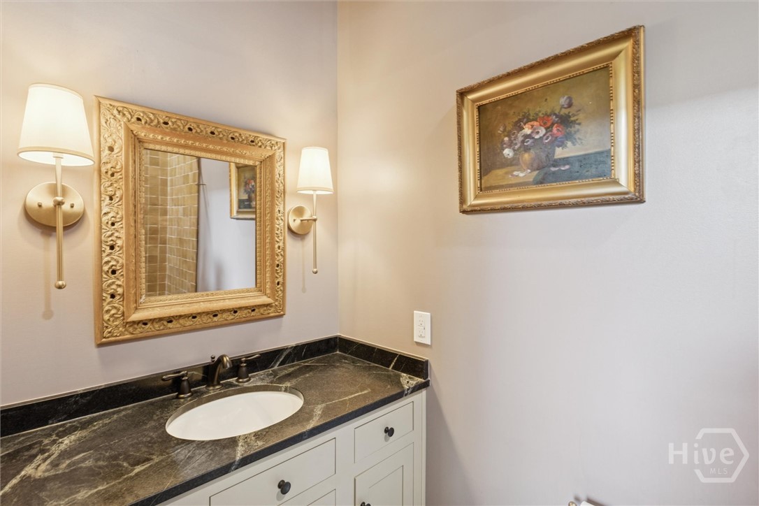 Downstairs en-suite