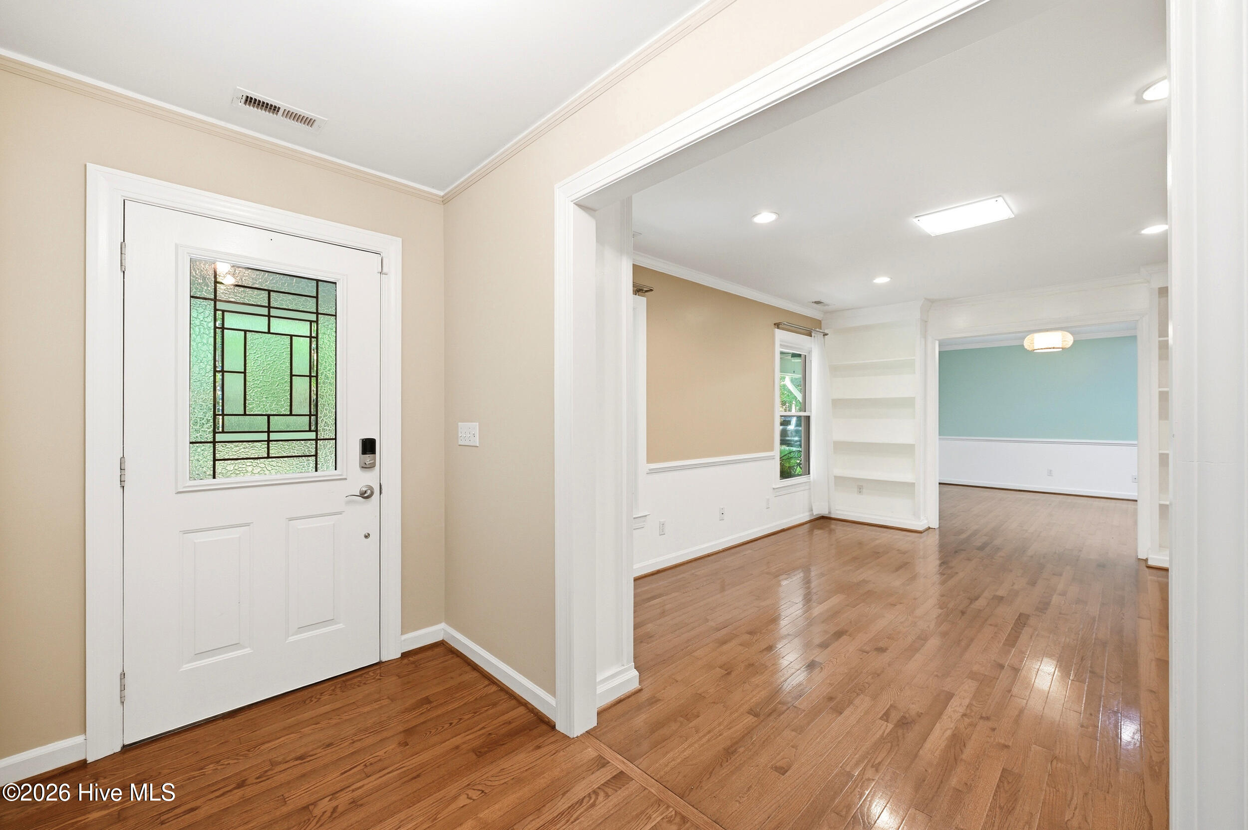 100570431 | Photo 11