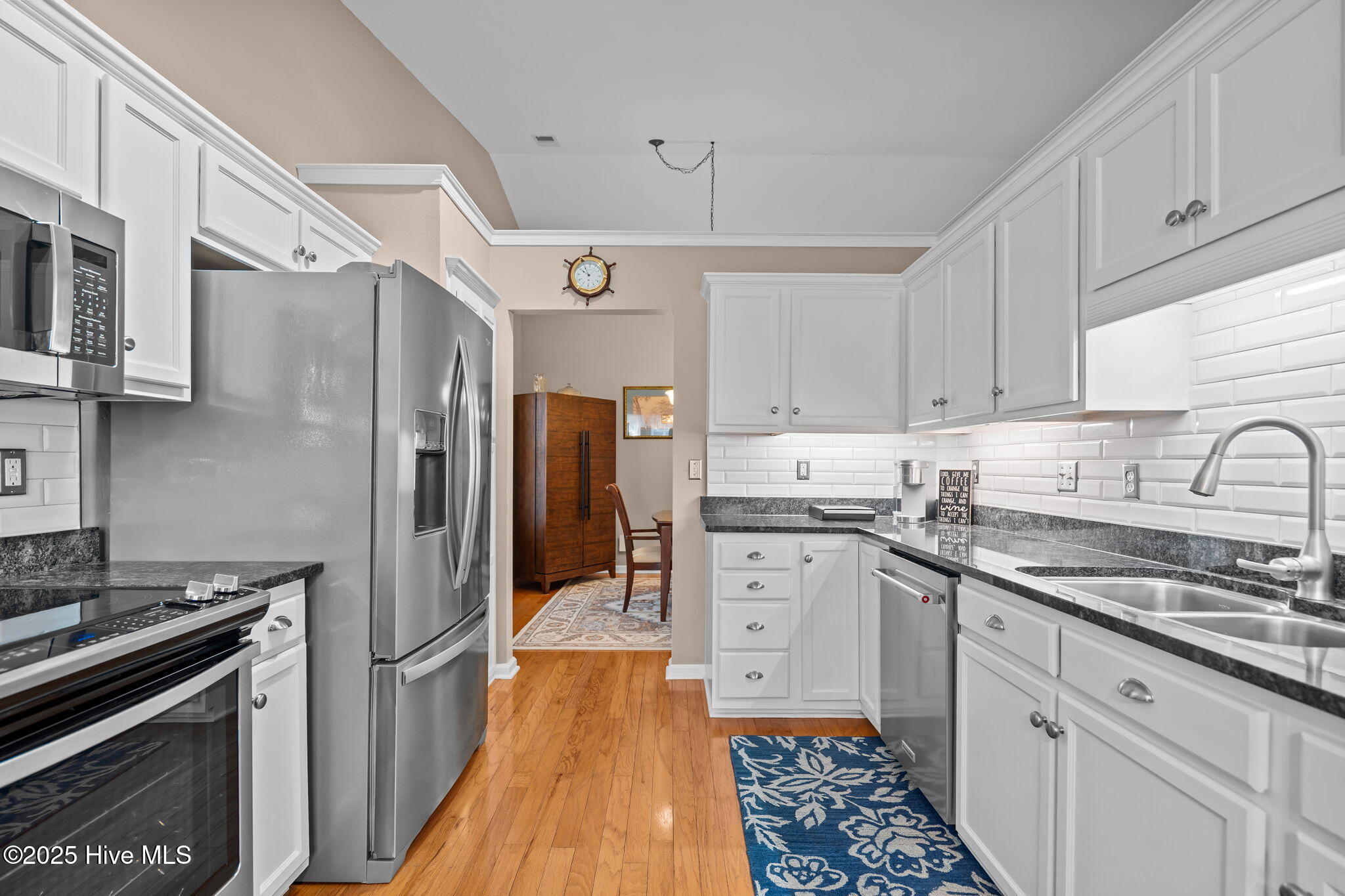 100540137 | Photo 14