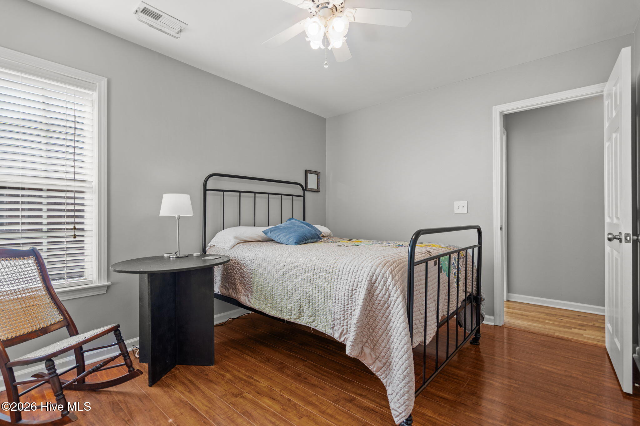 100552343 | Photo 26