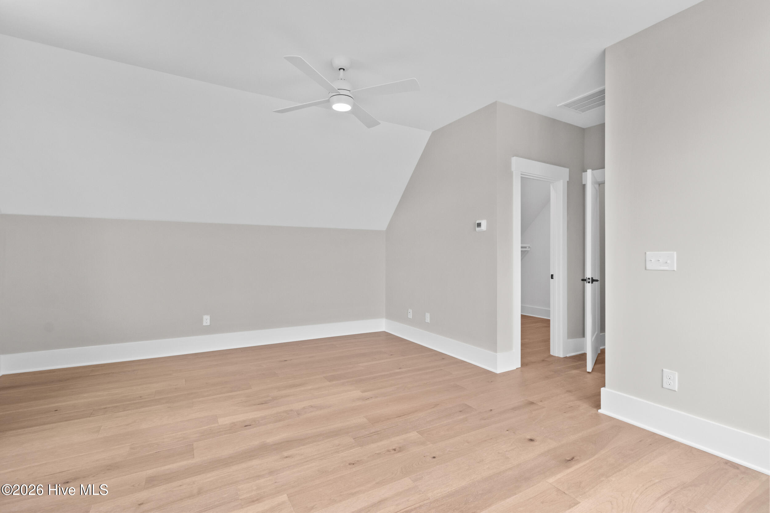 100568514 | Photo 38