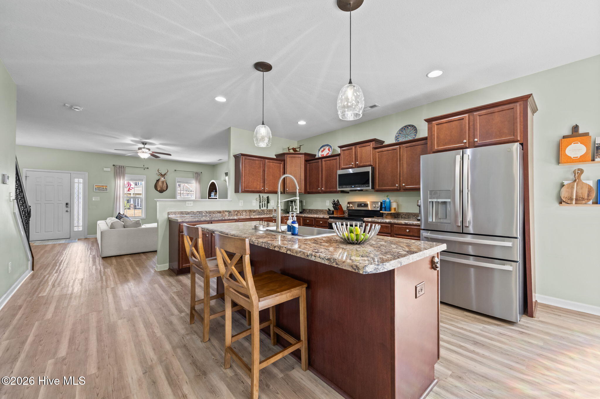 100557328 | Photo 12