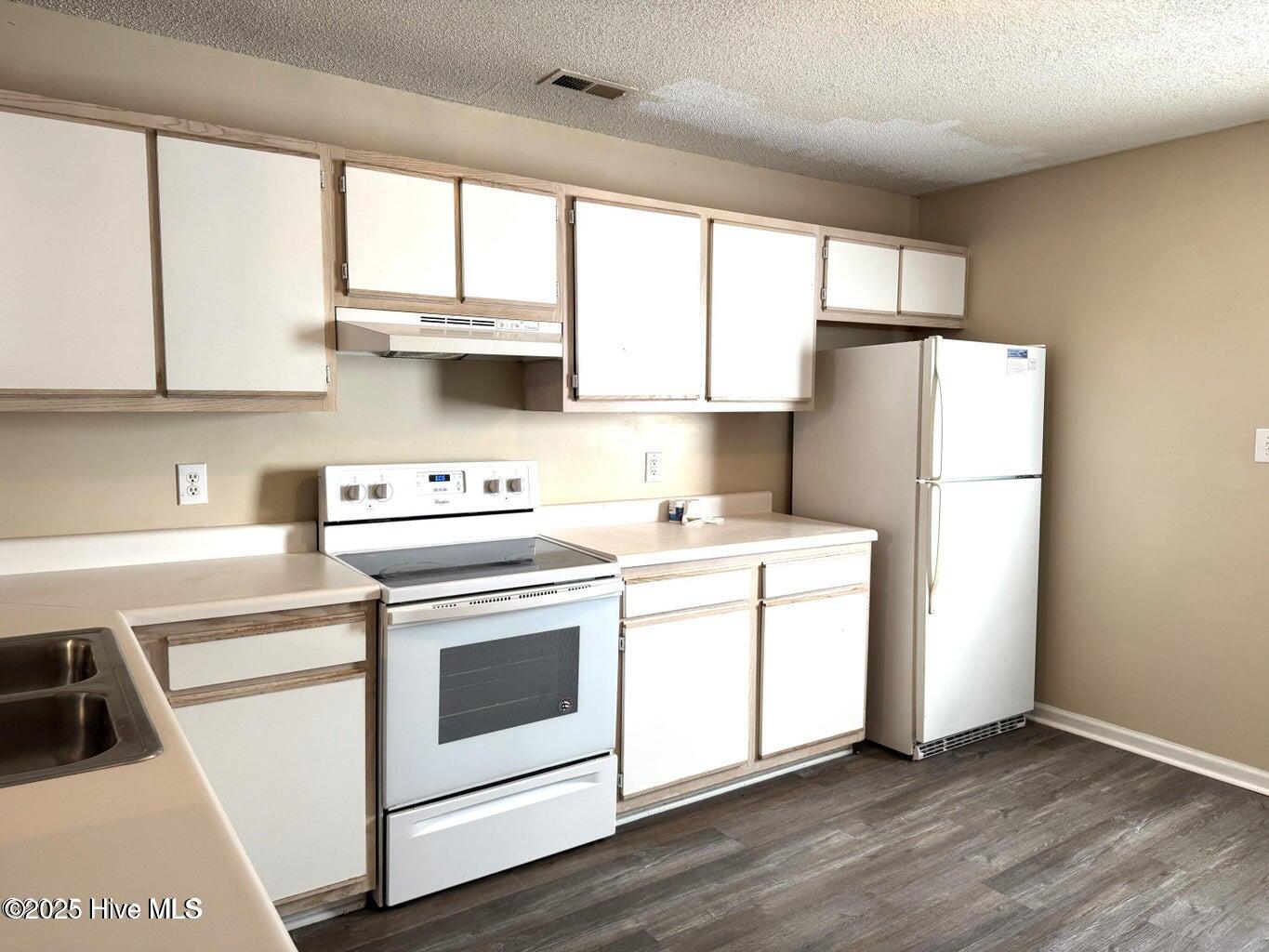 100566132 | Photo 12