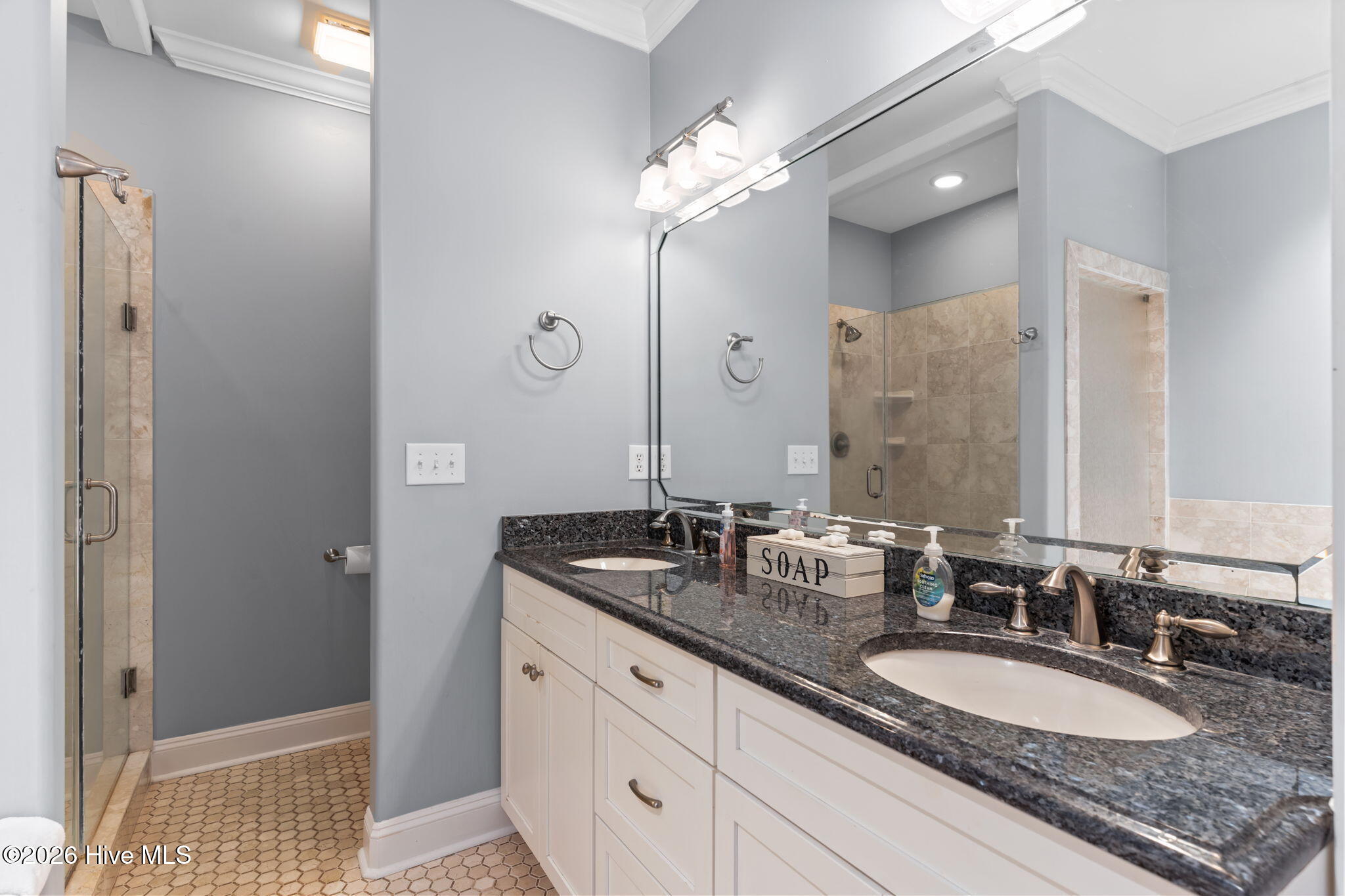 100530858 | Photo 38