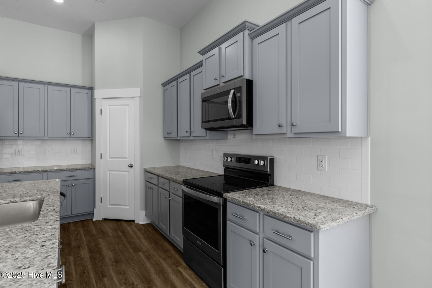 100540047 | Photo 23