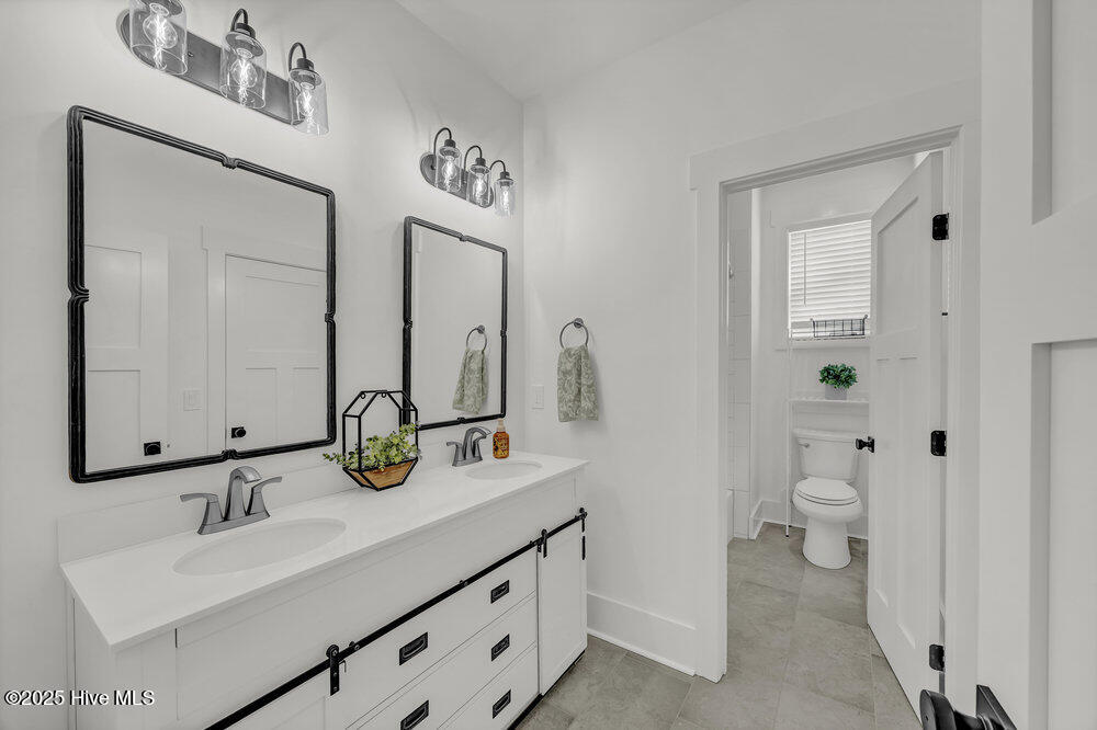 100537474 | Photo 23