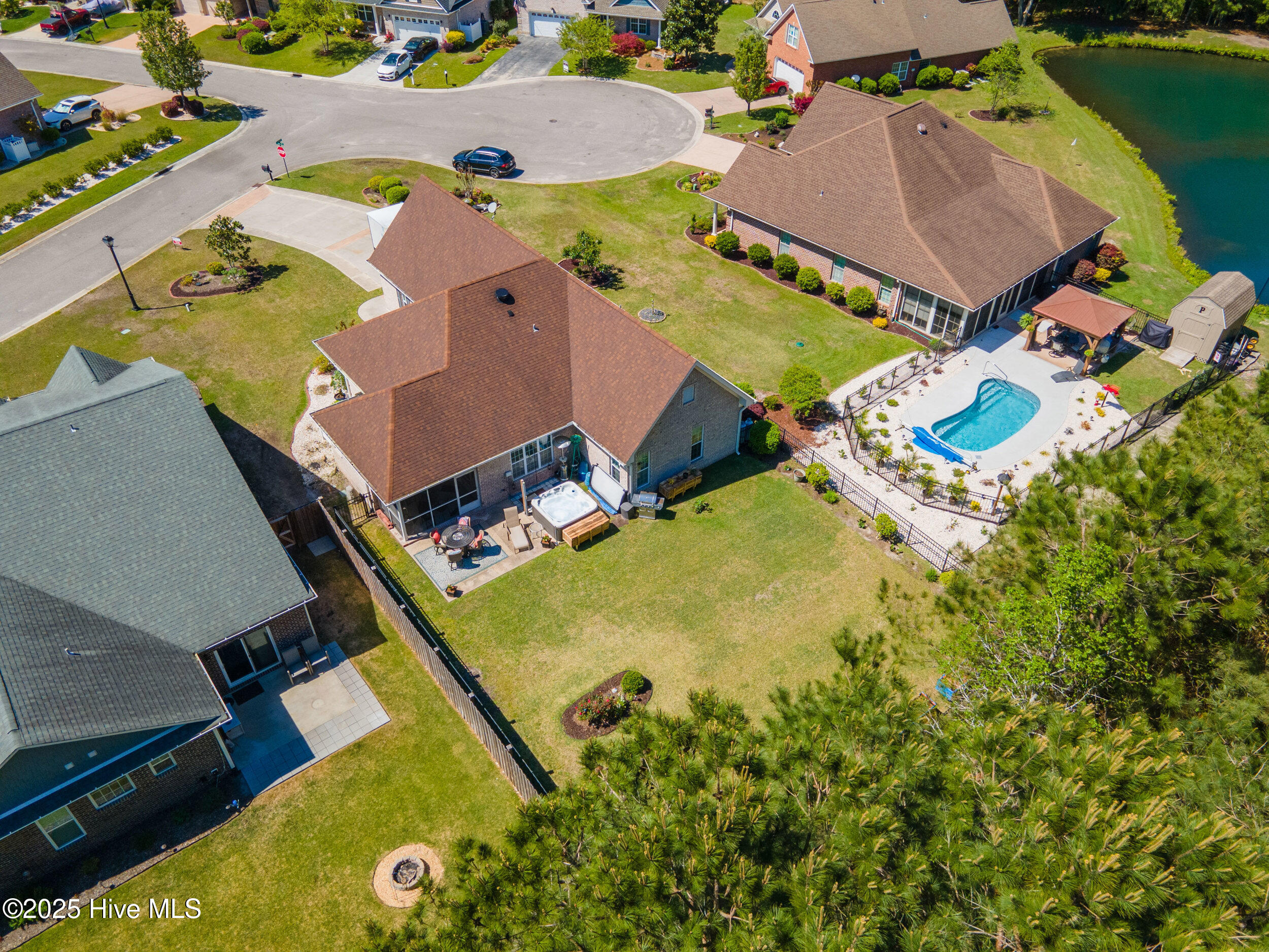 100506043 | Photo 46