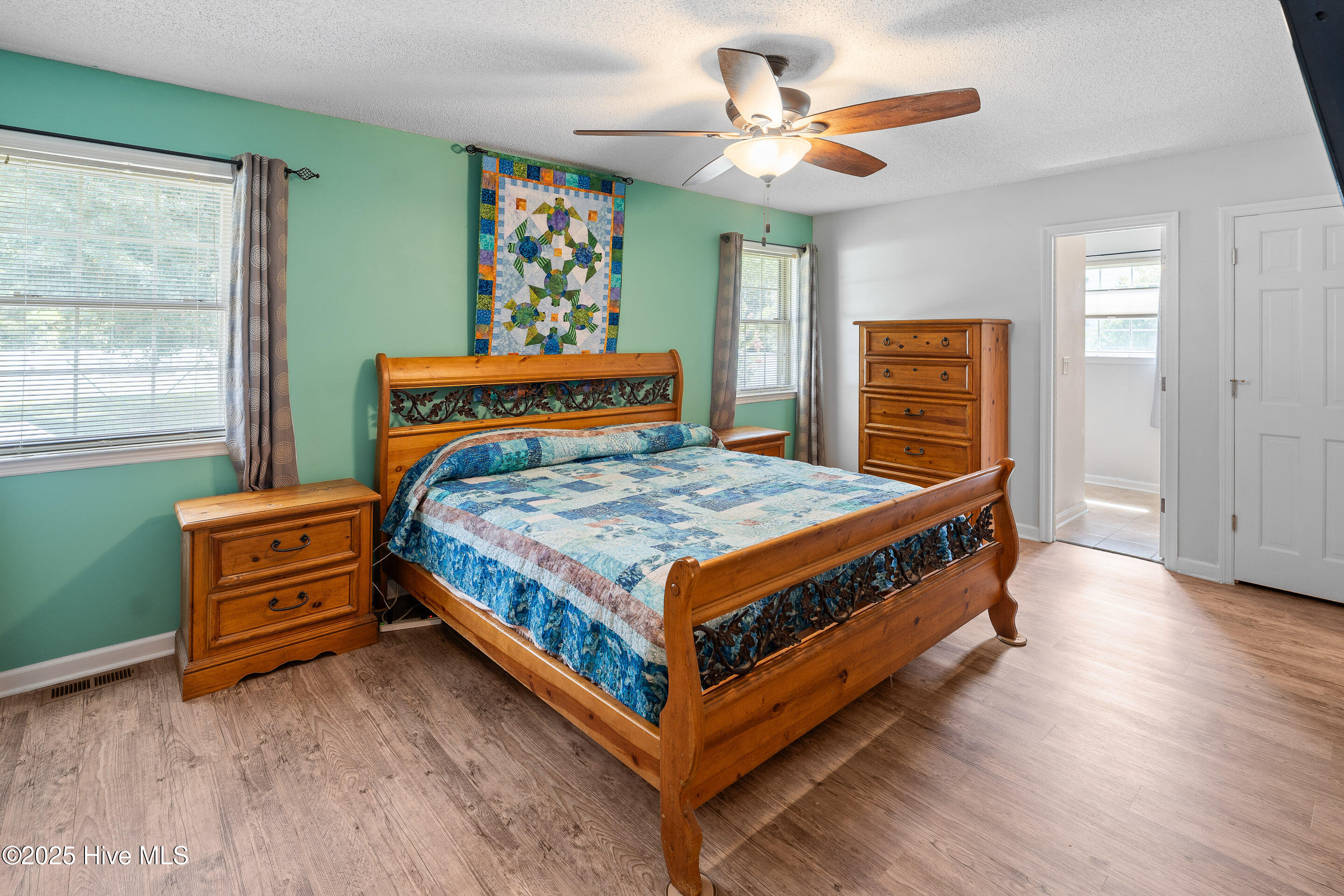 100523707 | Photo 26