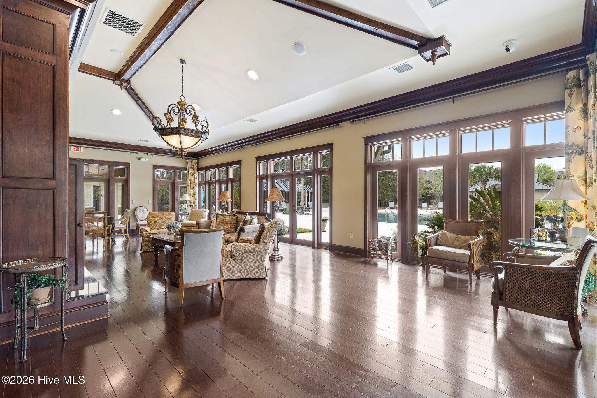 100557806 | Photo 51