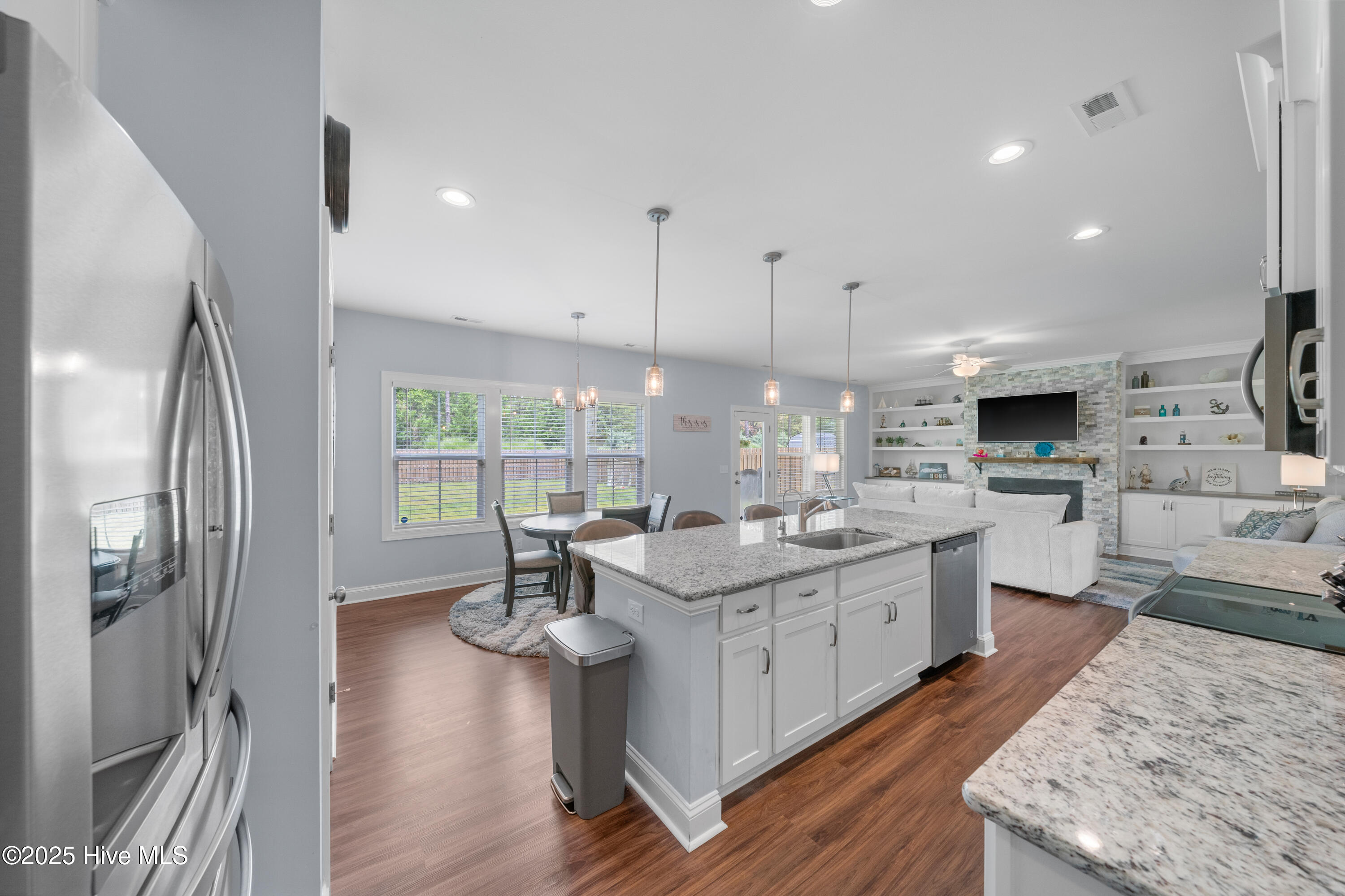 100512596 | Photo 14