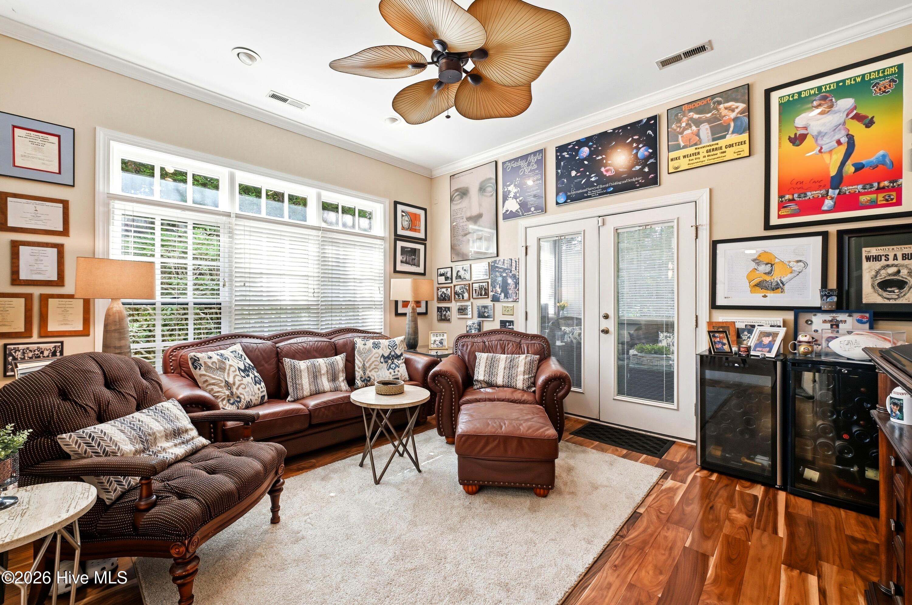 100567999 | Photo 38