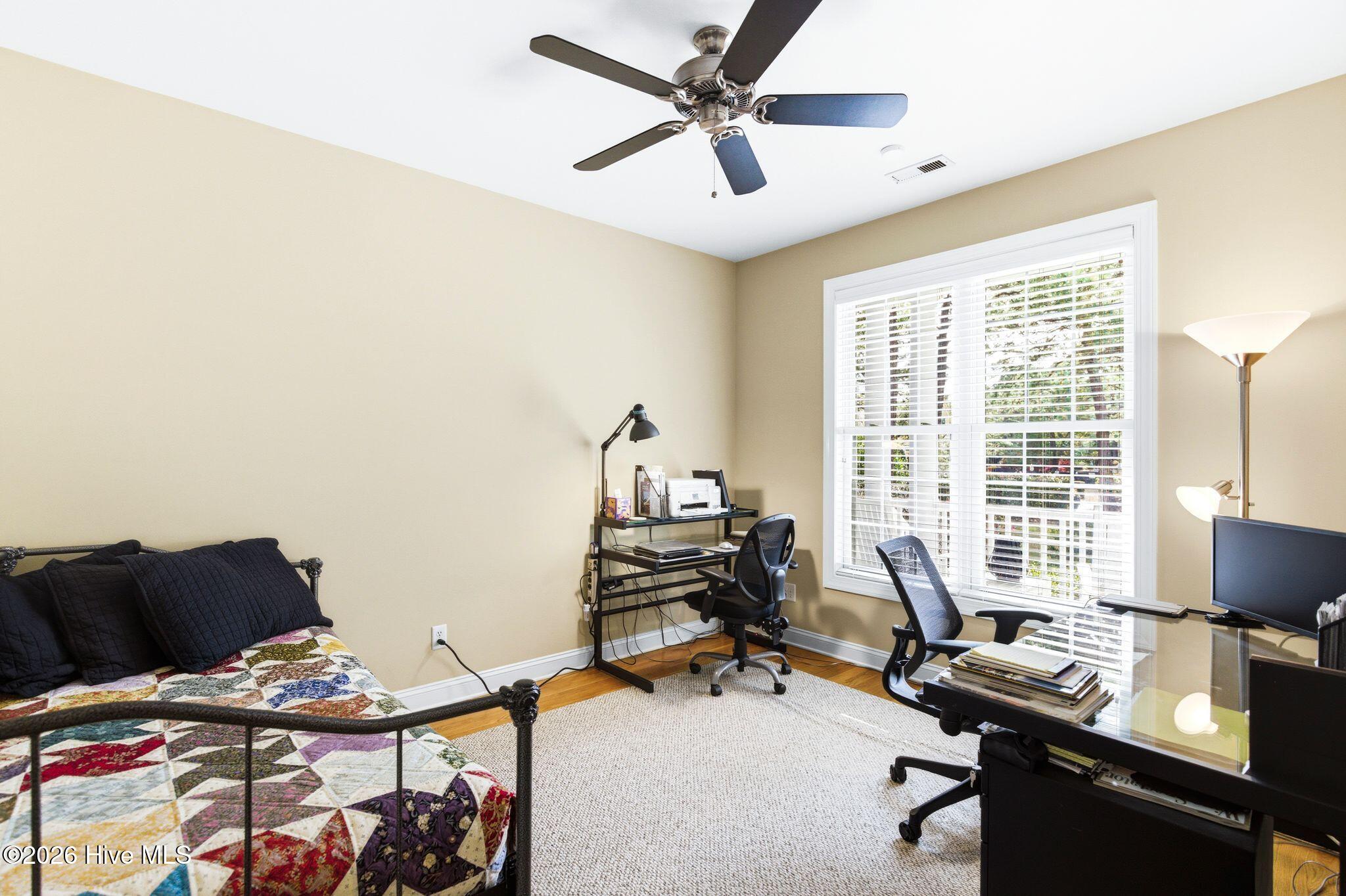 100564231 | Photo 37