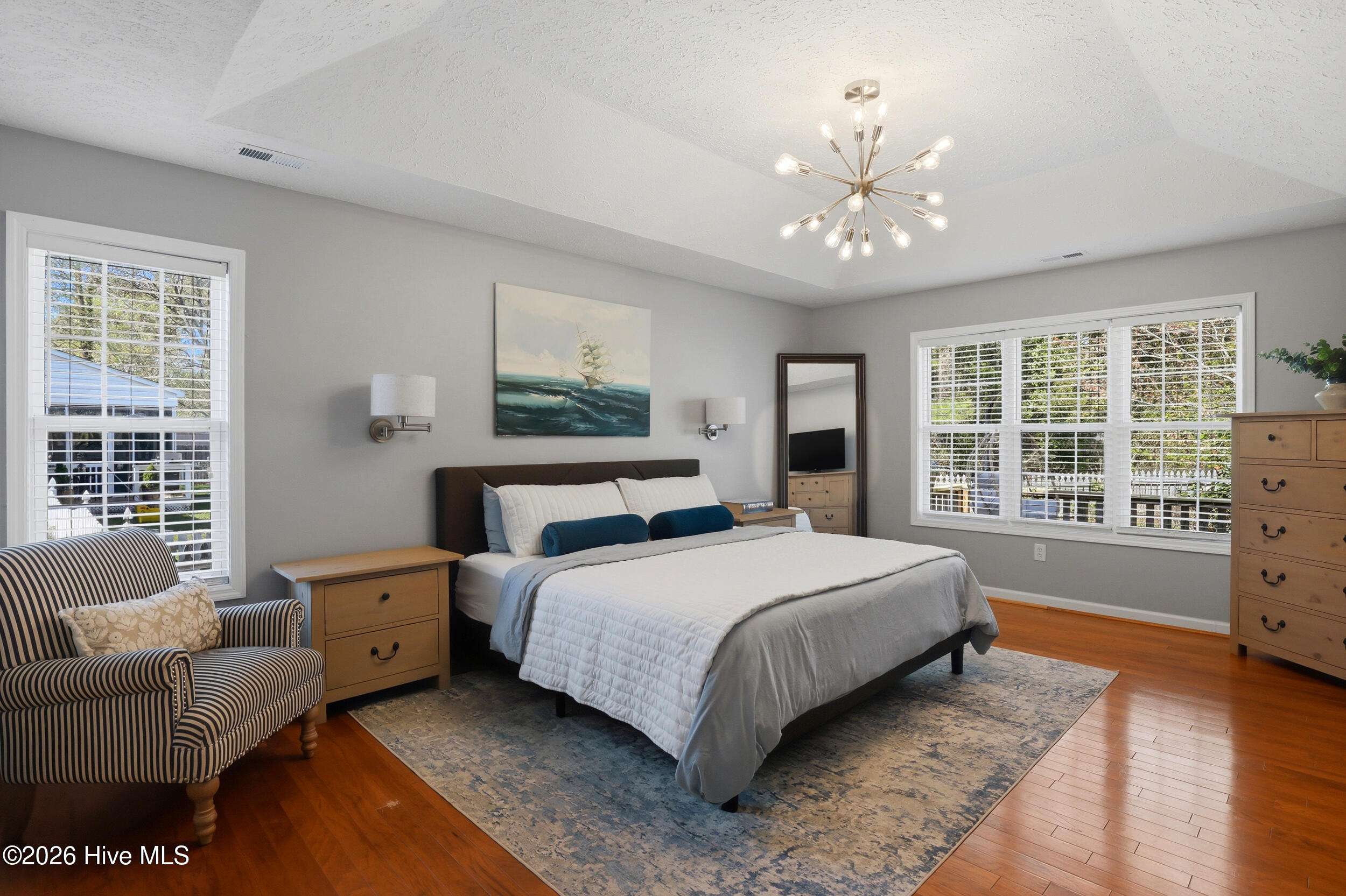 100563853 | Photo 15