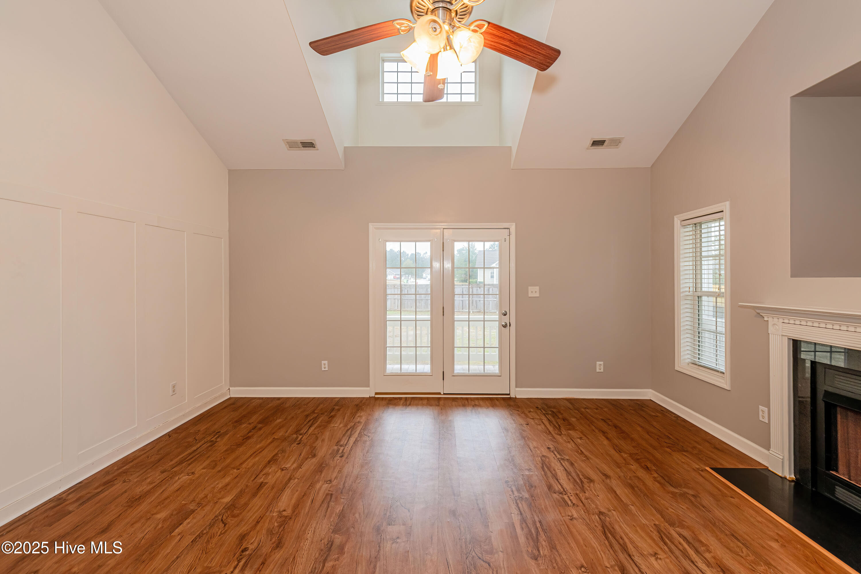 100539008 | Photo 15