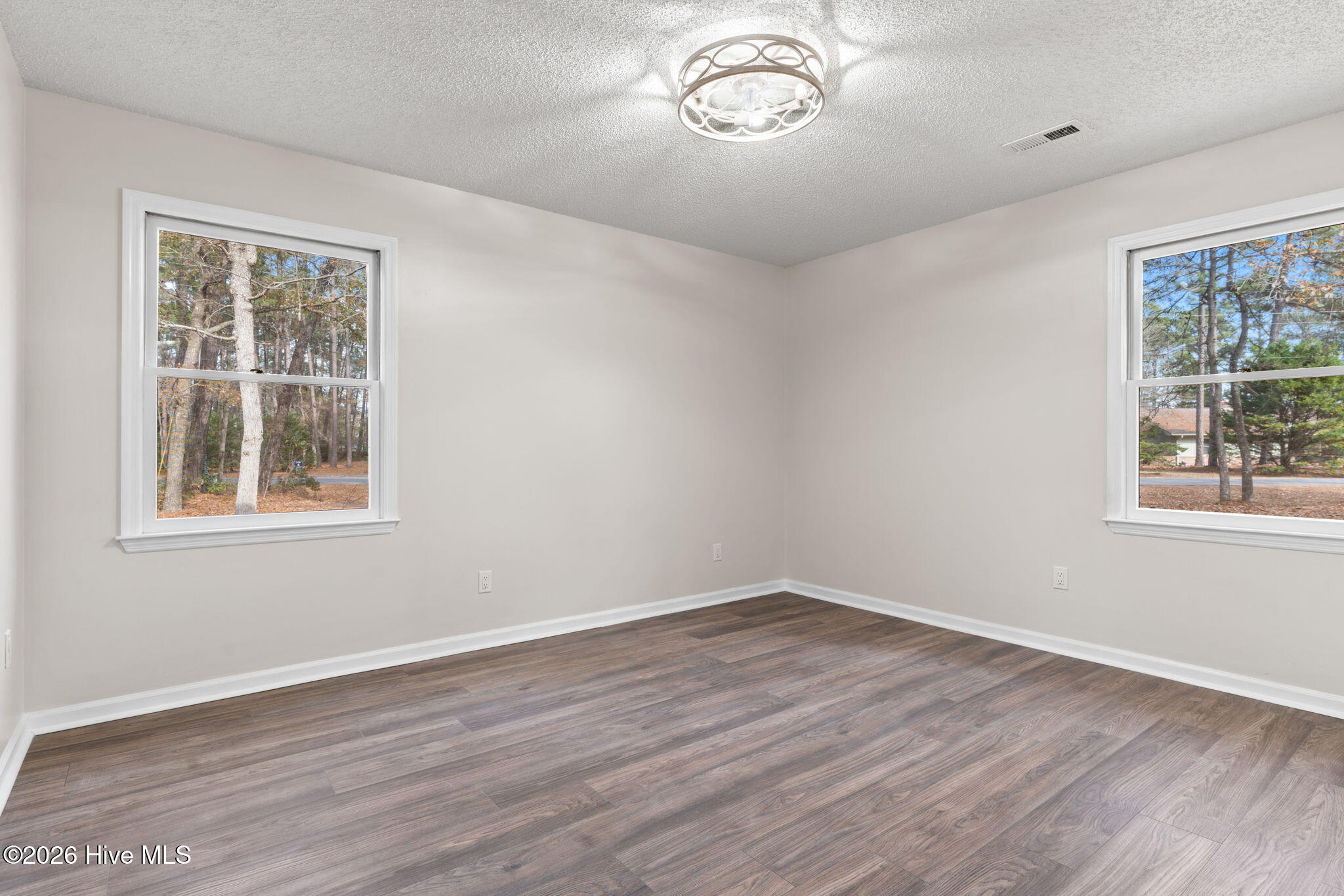 100547566 | Photo 29