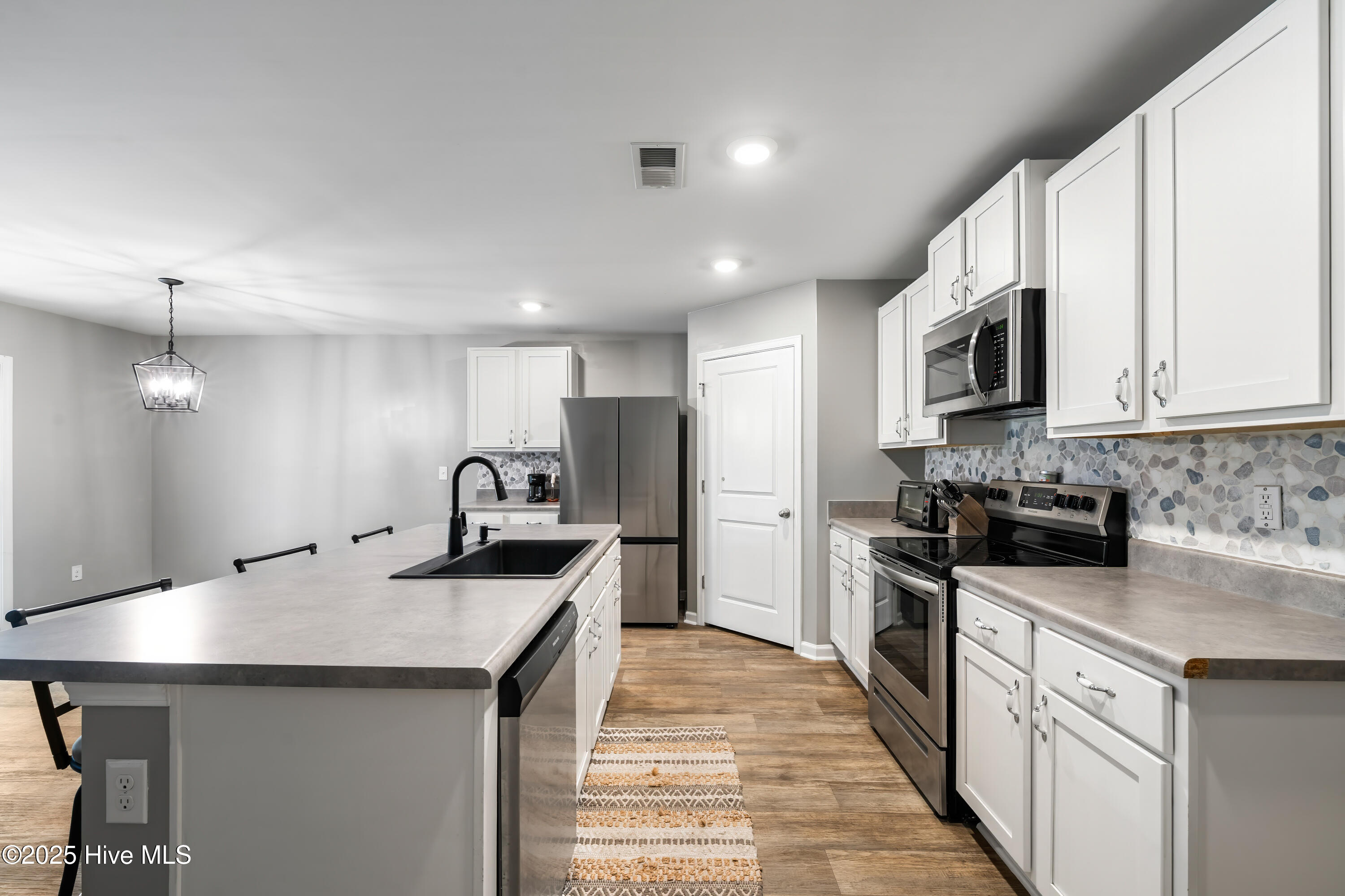 100538063 | Photo 21