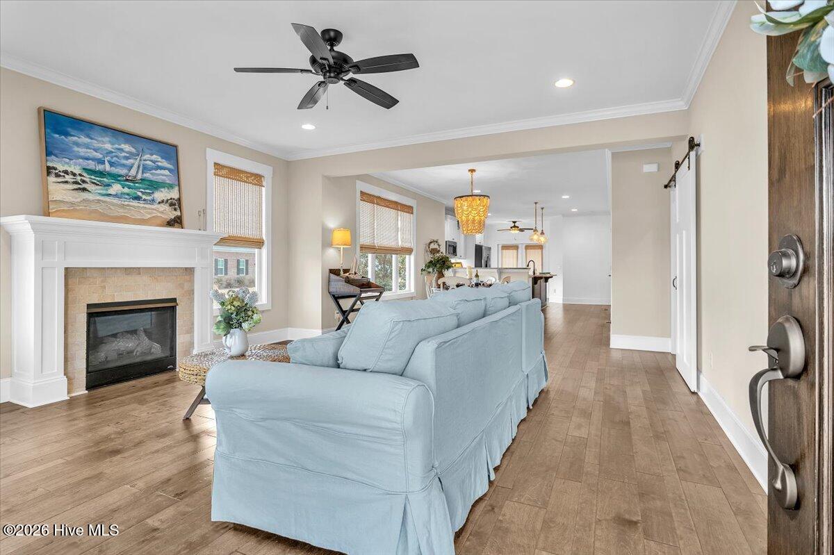 100558839 | Photo 12