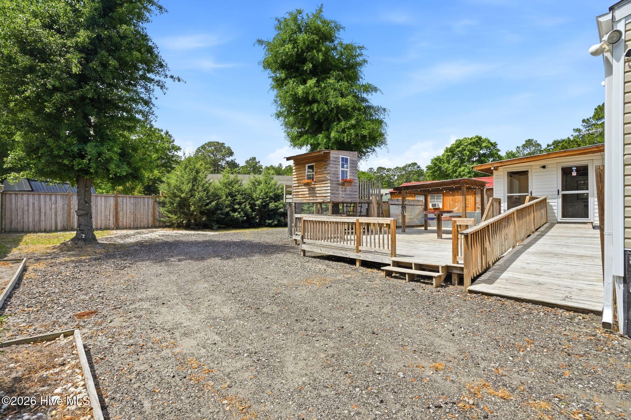 100570161 | Photo 32