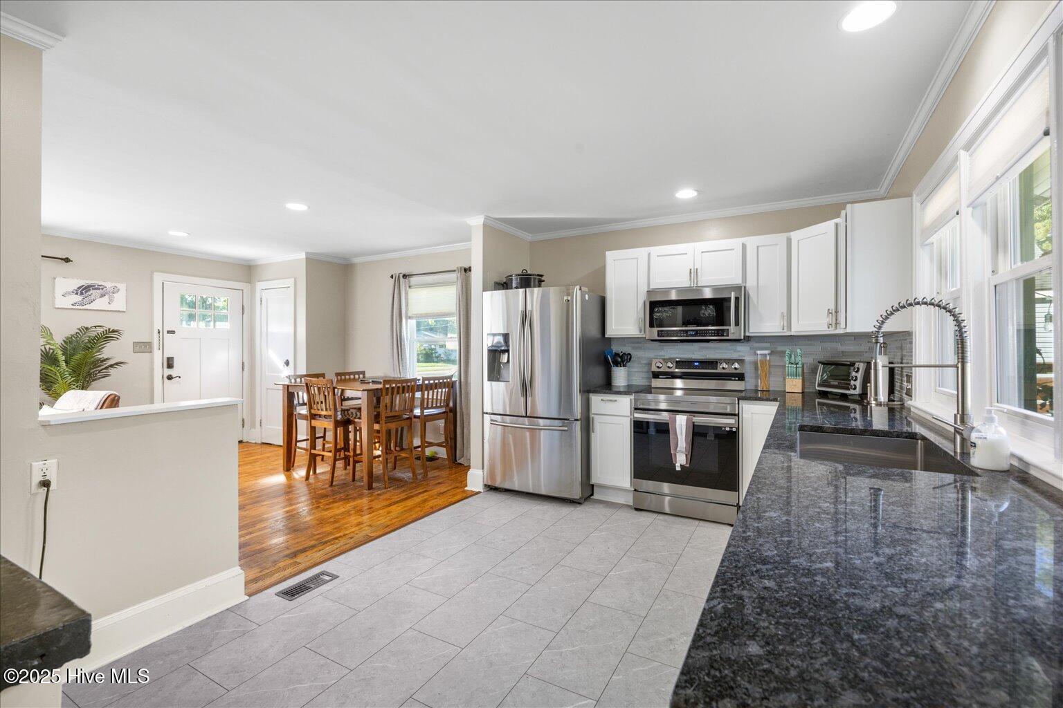 100528295 | Photo 12