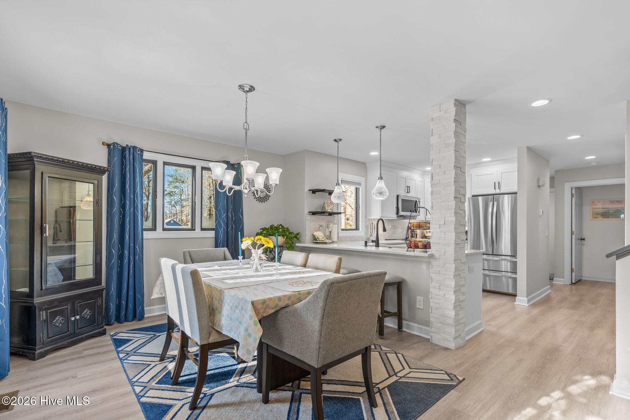 100557388 | Photo 19