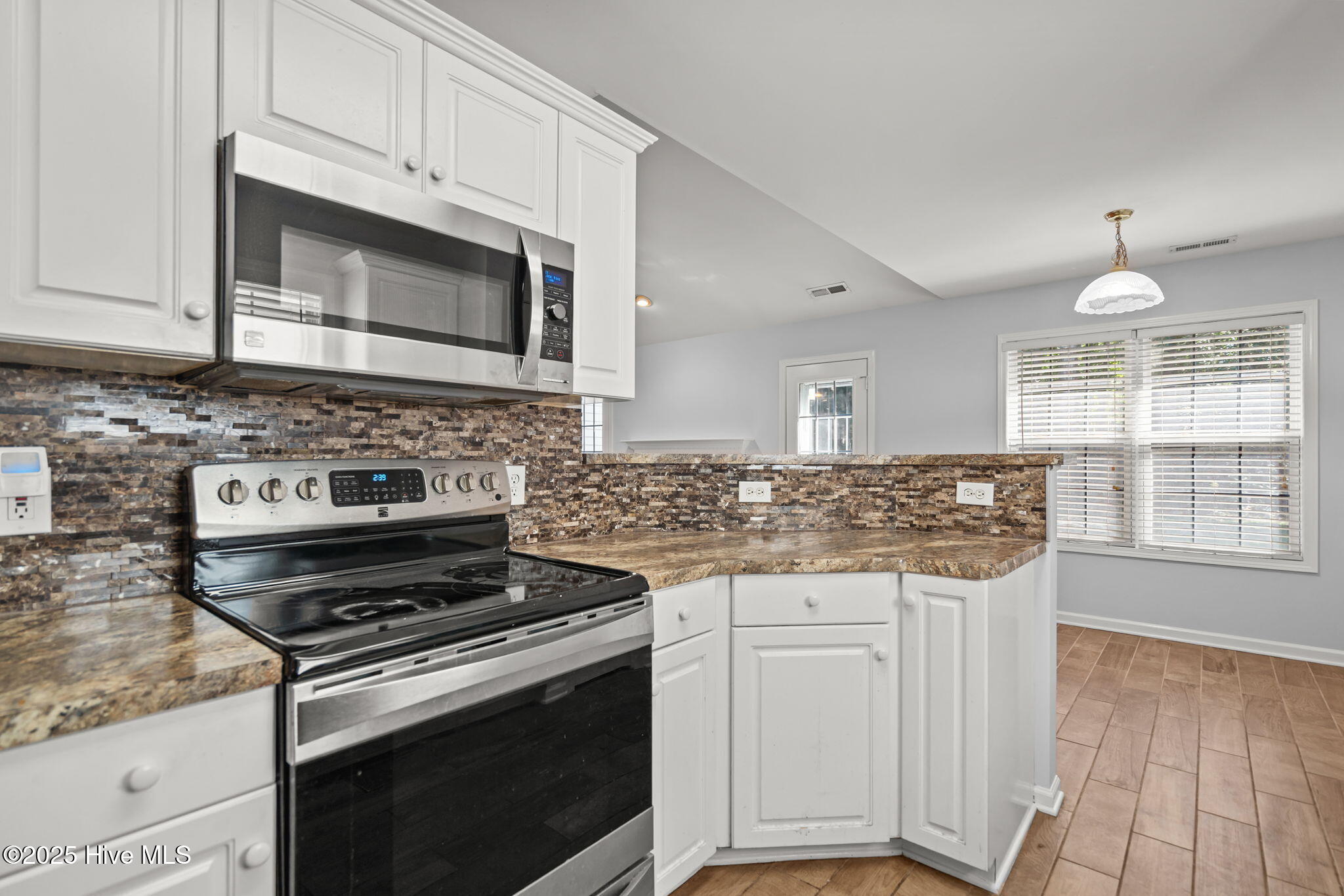 100529967 | Photo 13