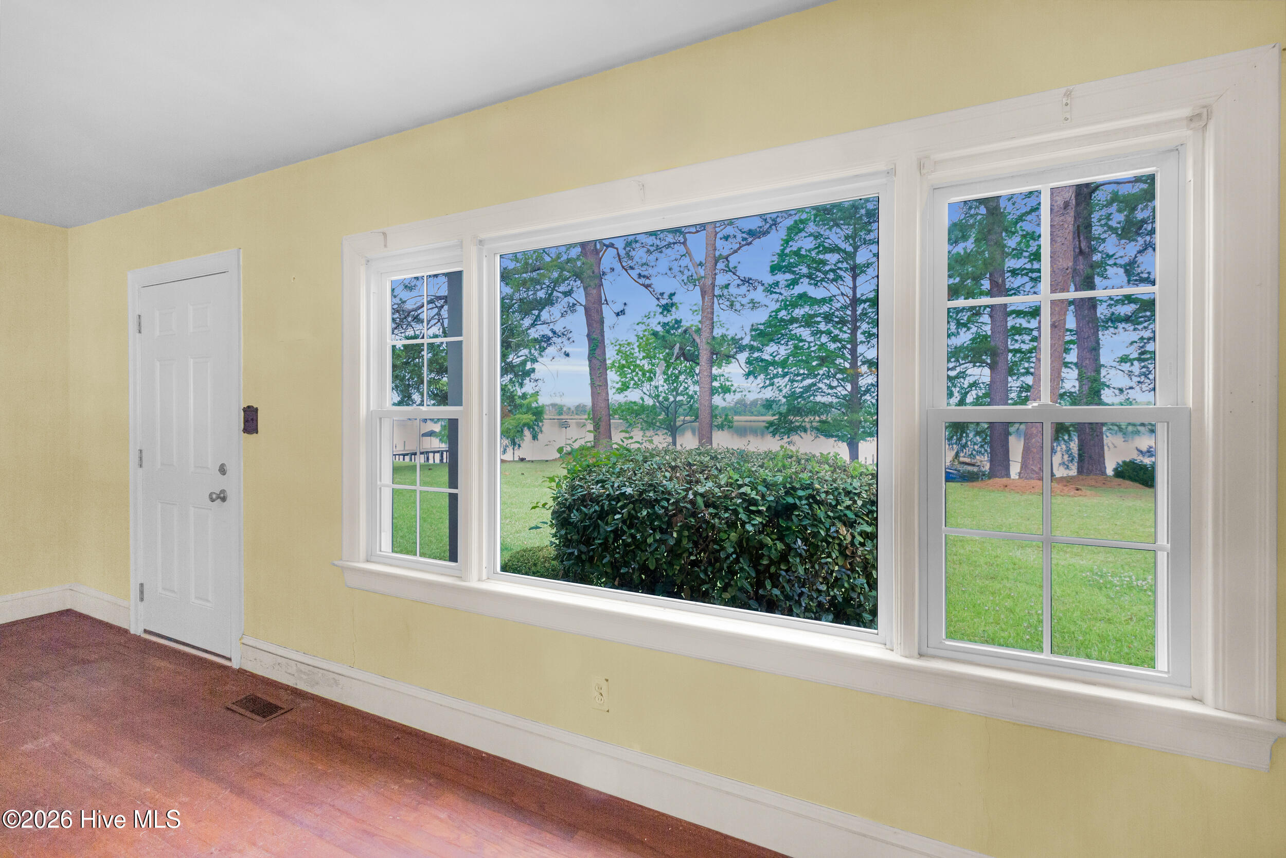 Entryway / Living Room