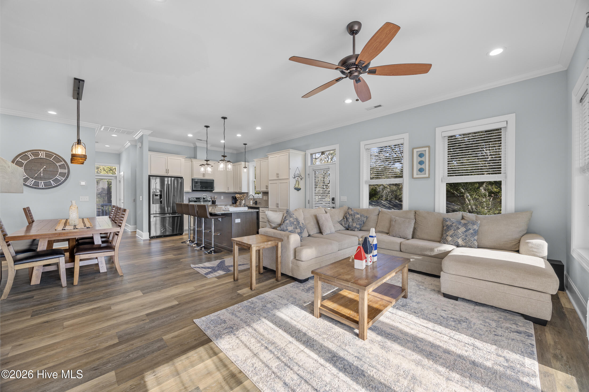 100562655 | Photo 23