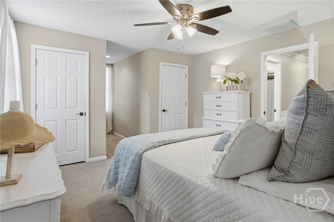 Upstairs guest bedroom 2 - b