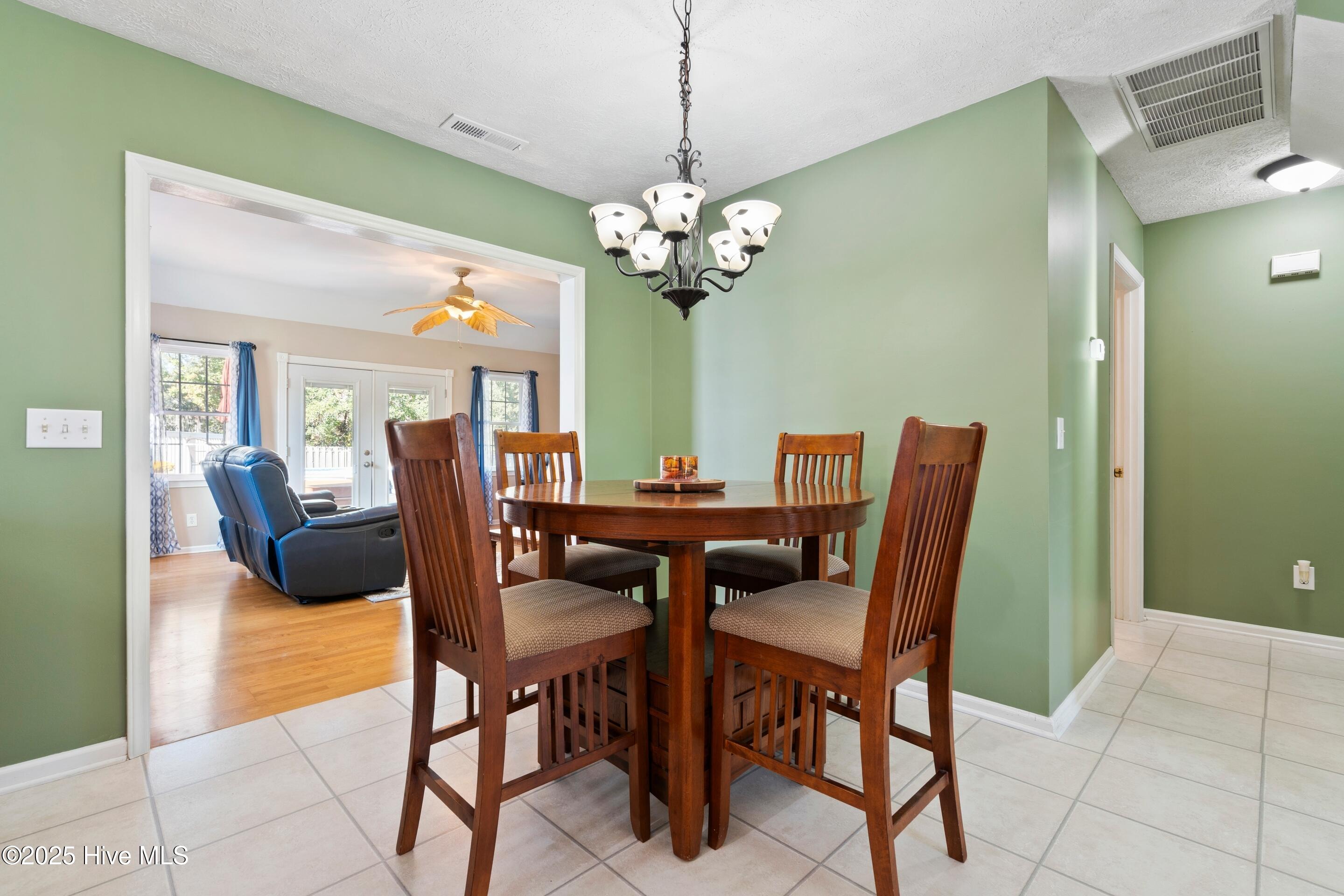 100535792 | Photo 55