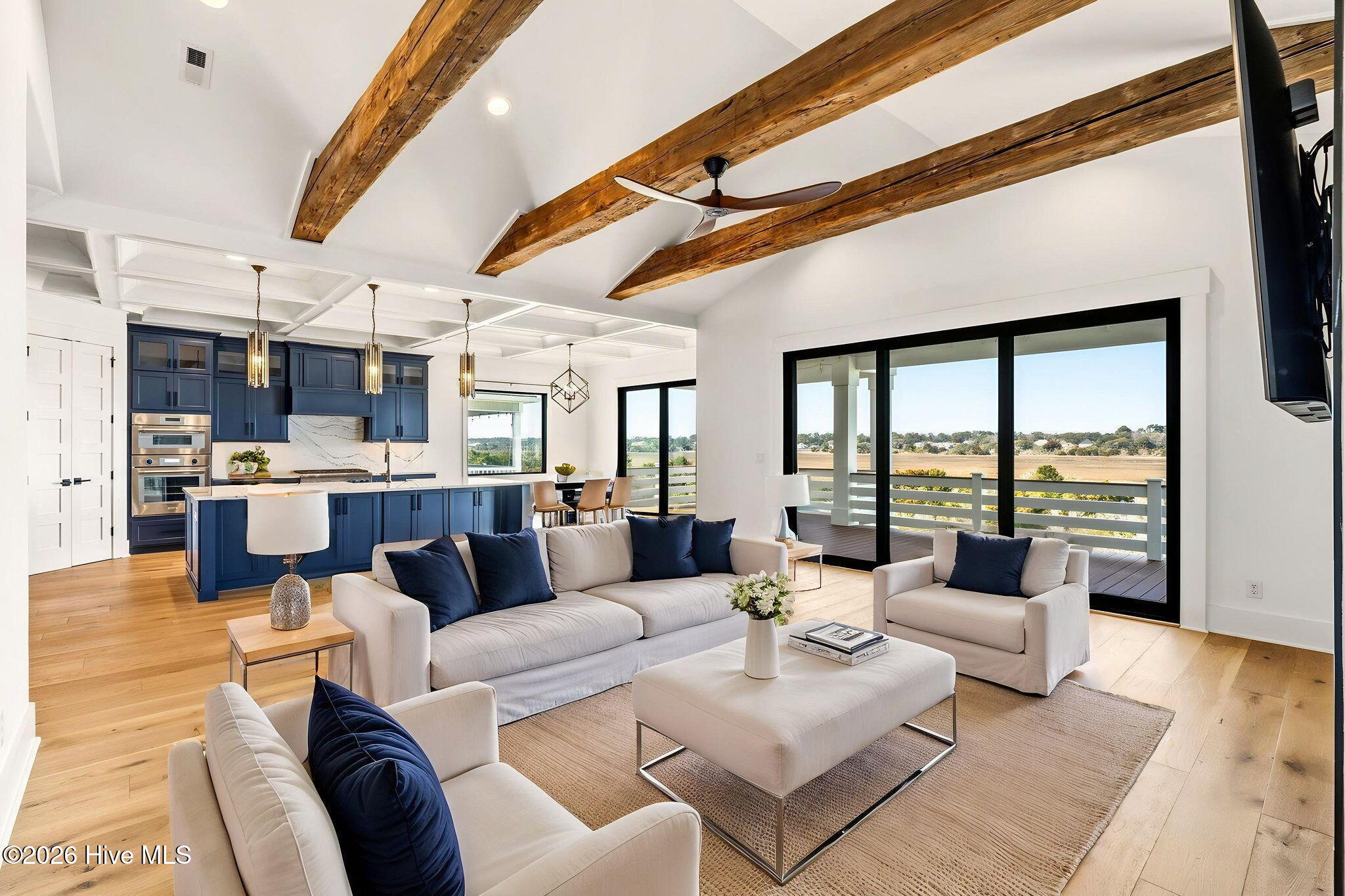 100557252 | Photo 13