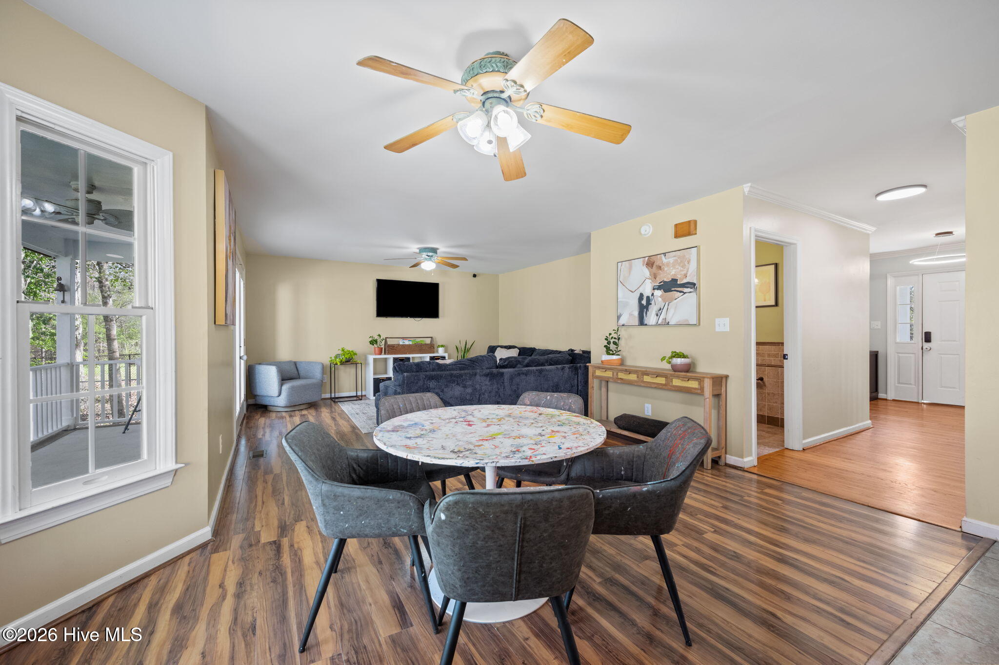 100561787 | Photo 14