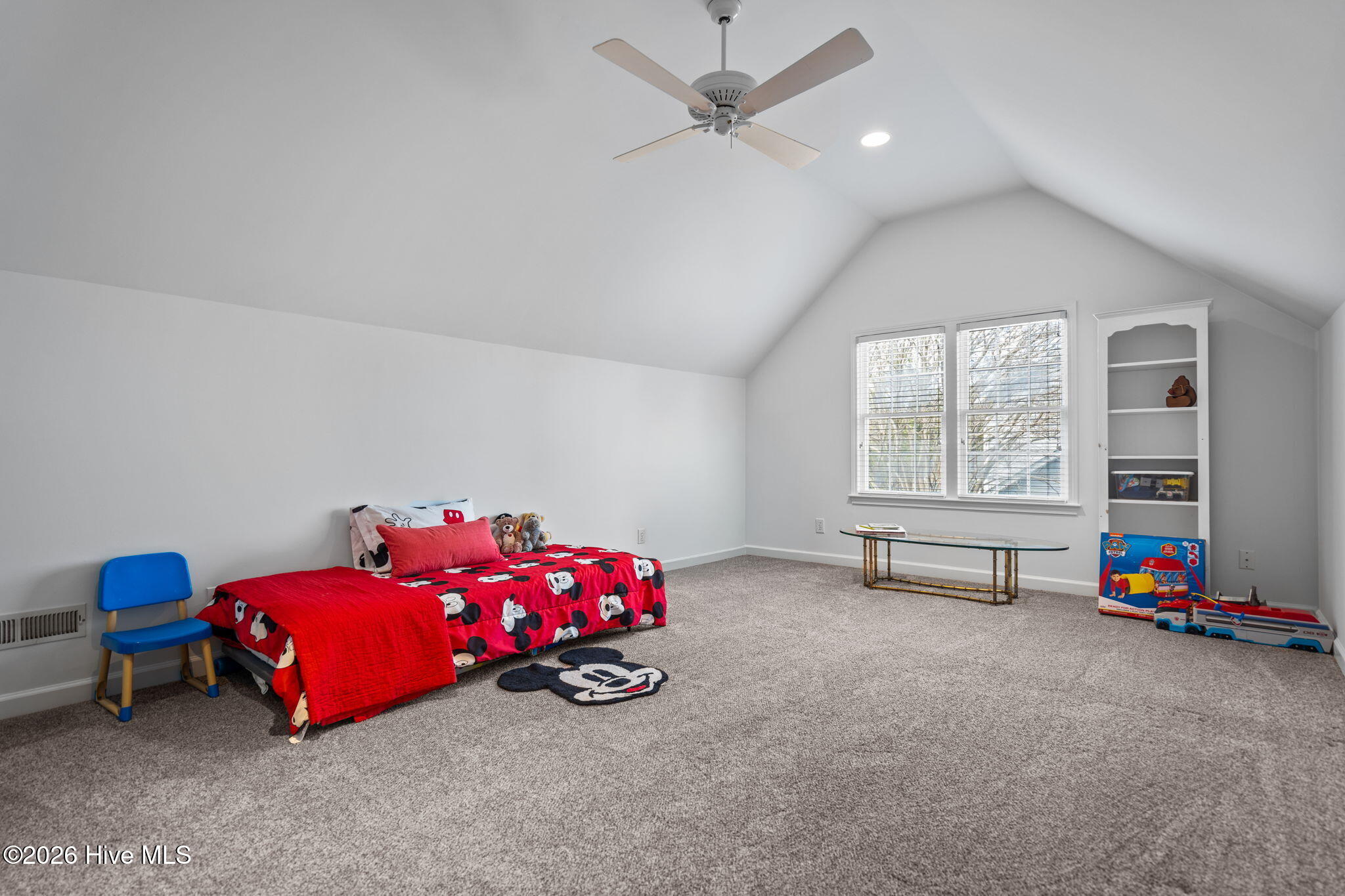 100564345 | Photo 33