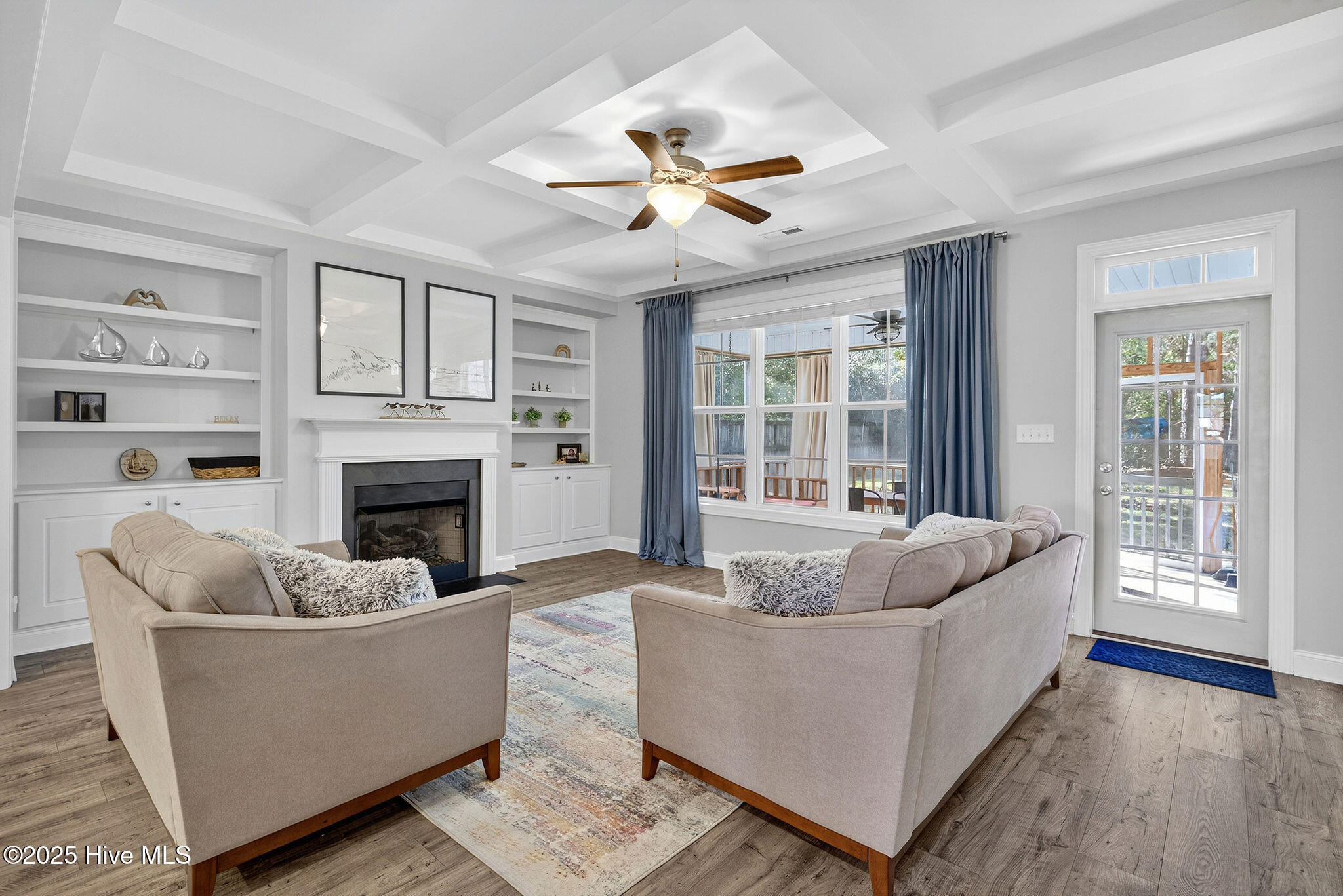 100541825 | Photo 14