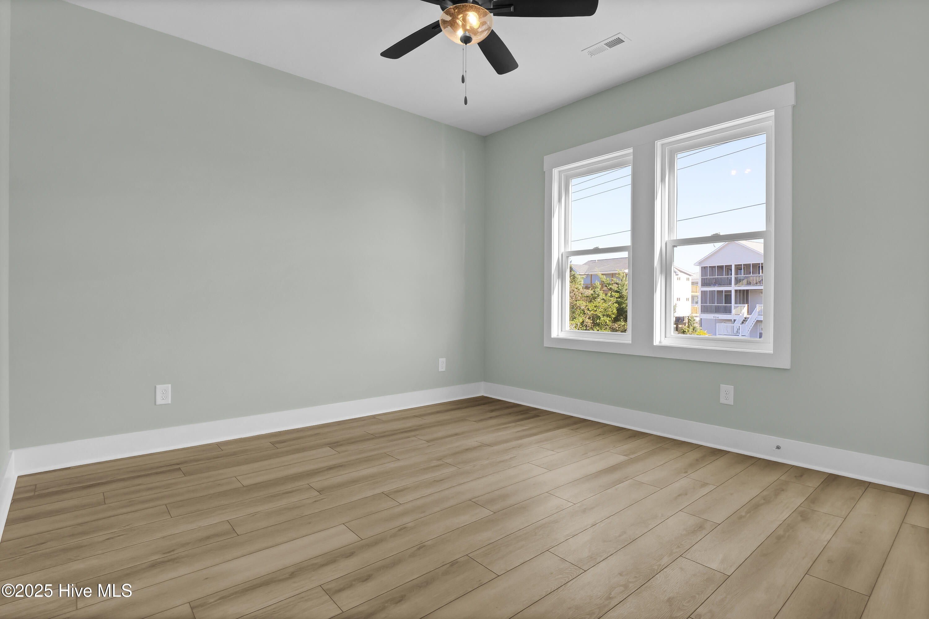 100542555 | Photo 32