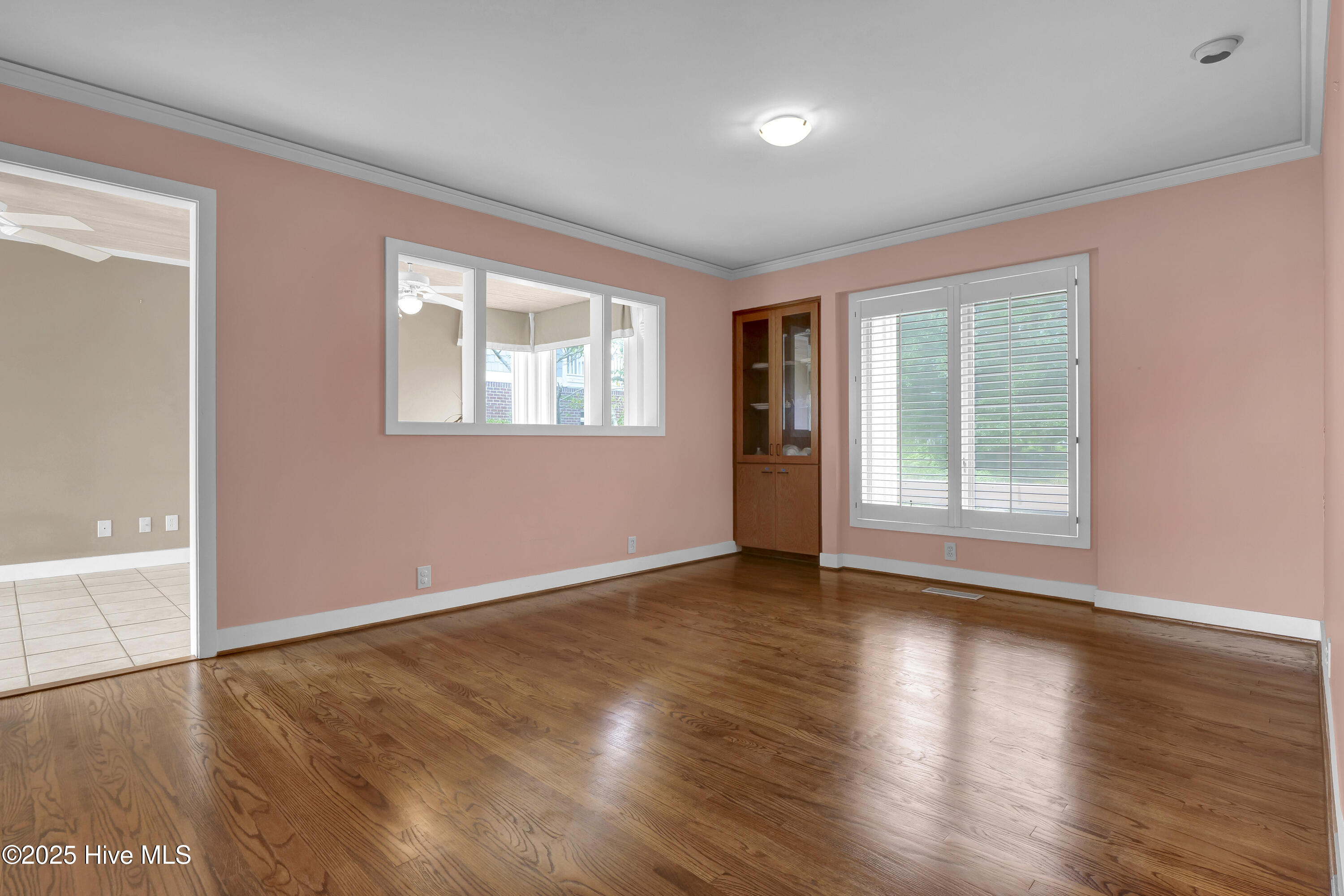 100527389 | Photo 10