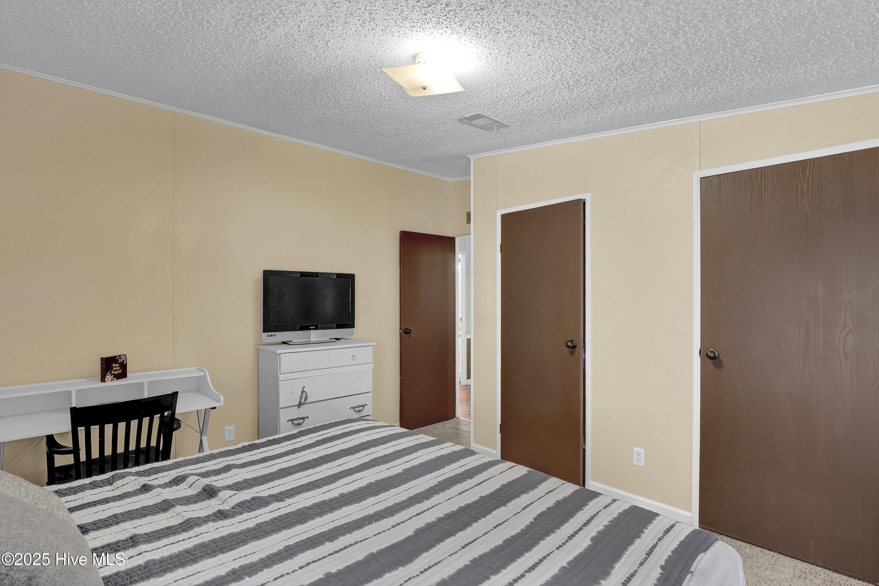 100523647 | Photo 22