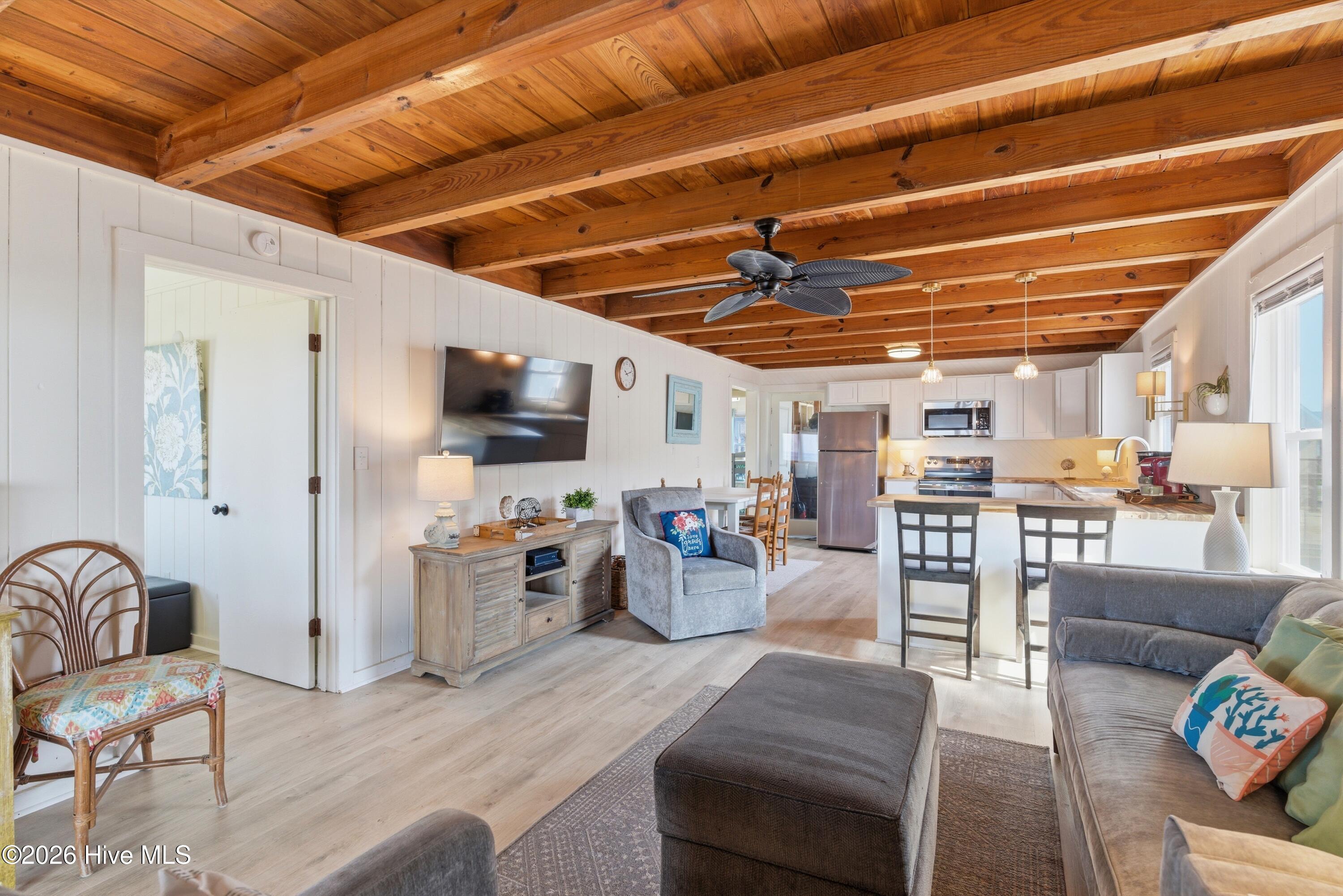 100570347 | Photo 18