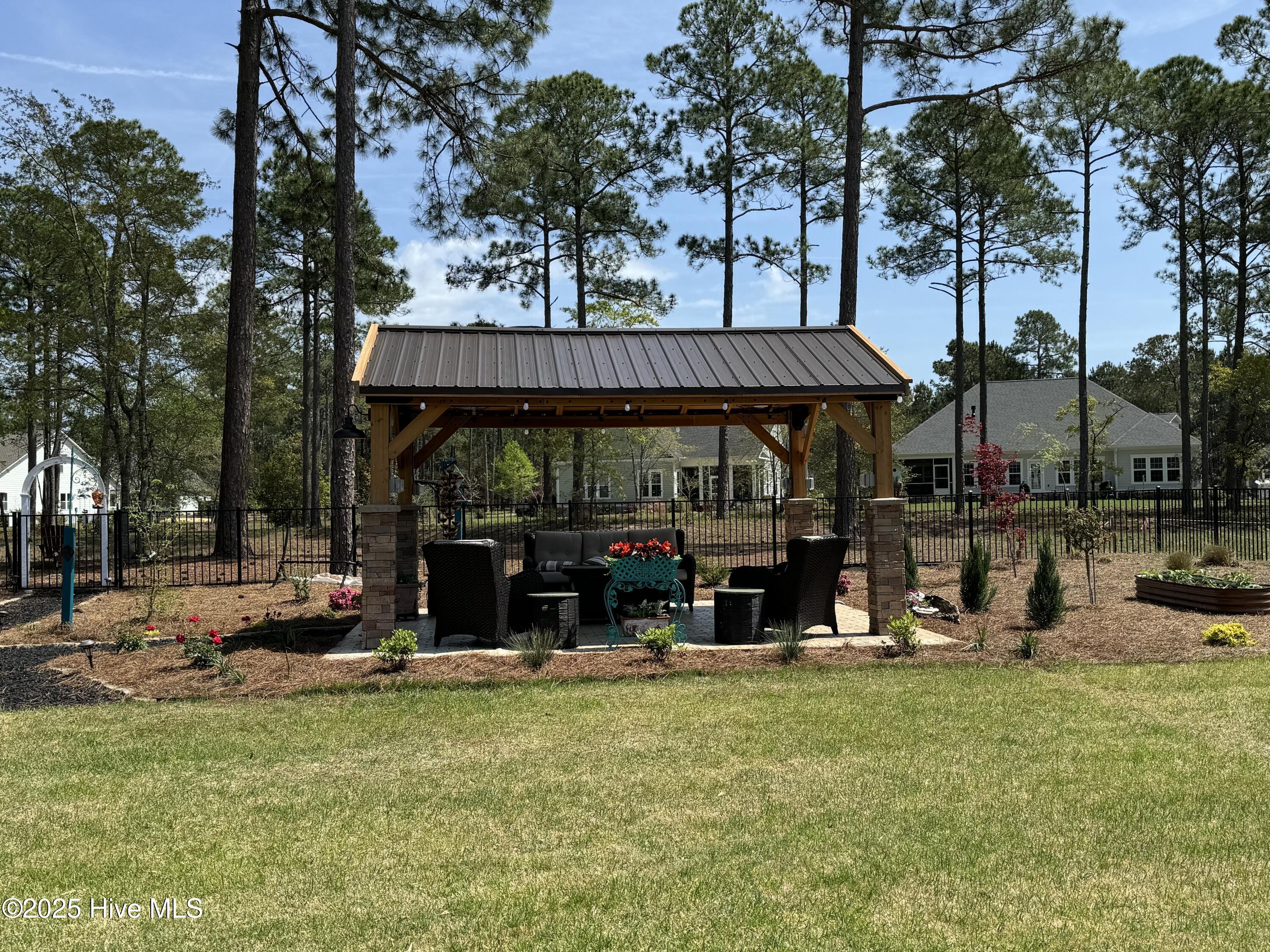 100508113 | Photo 35