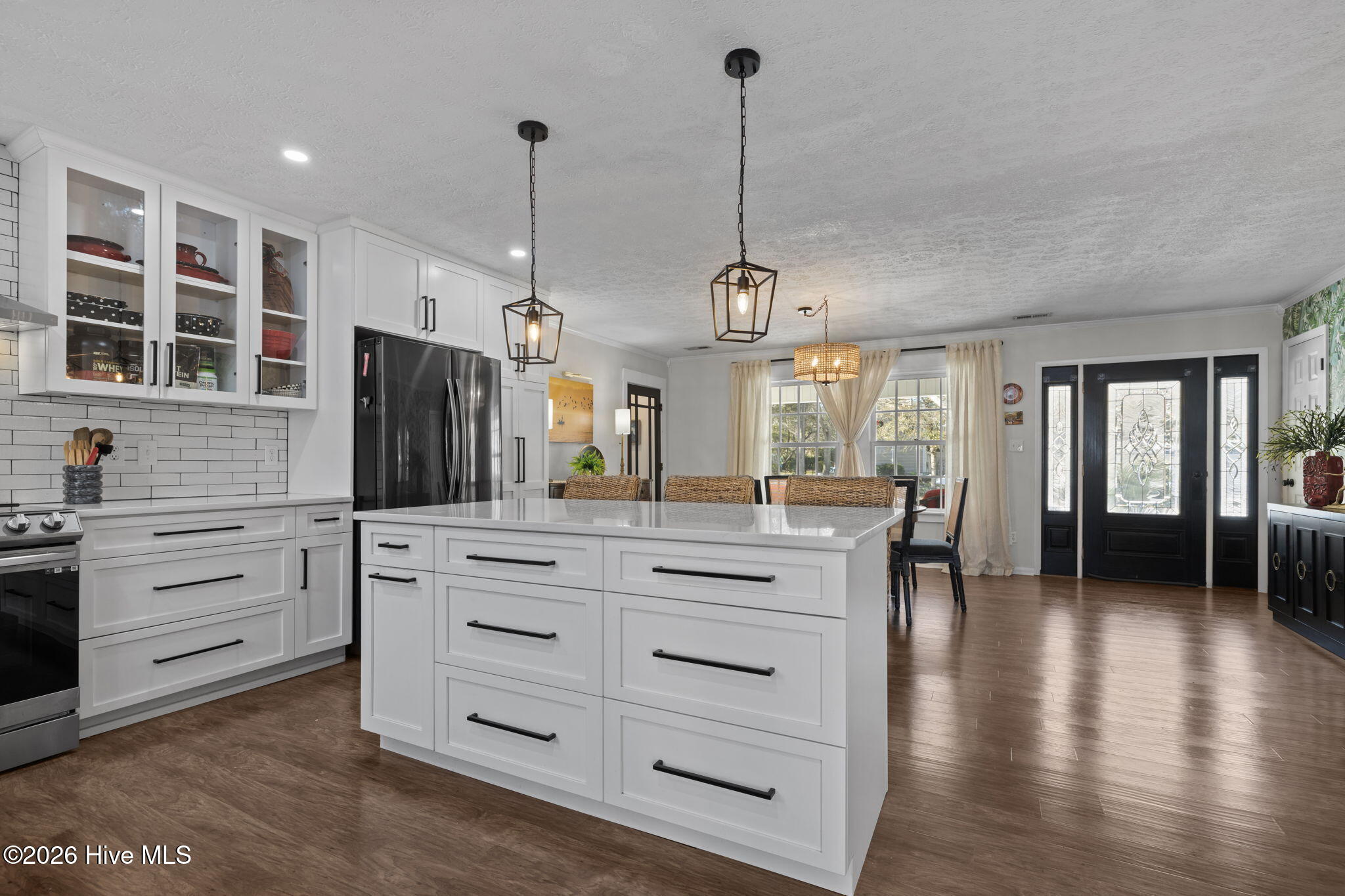 Kitchen Island With Seating & Storage