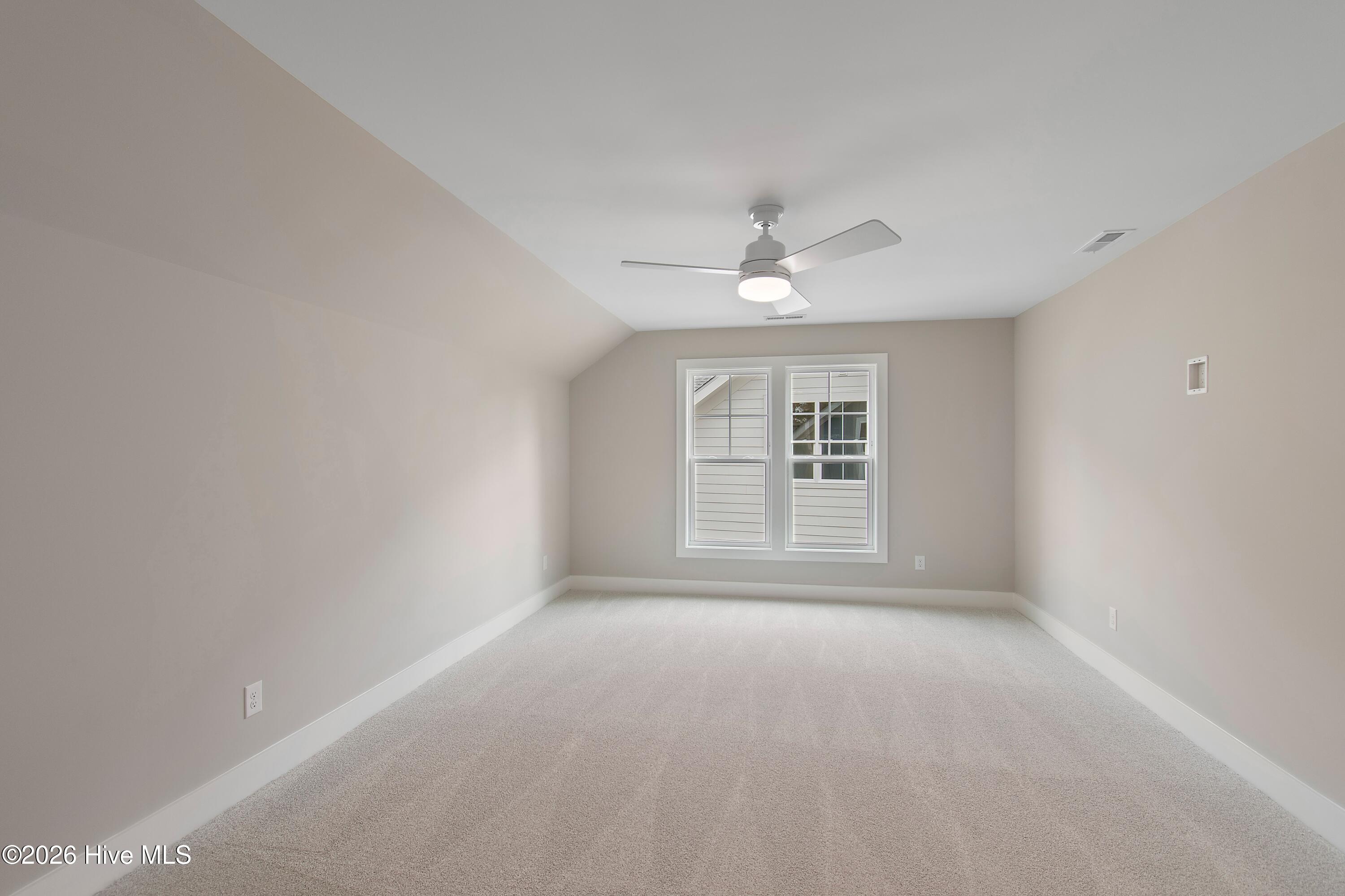 100533287 | Photo 33