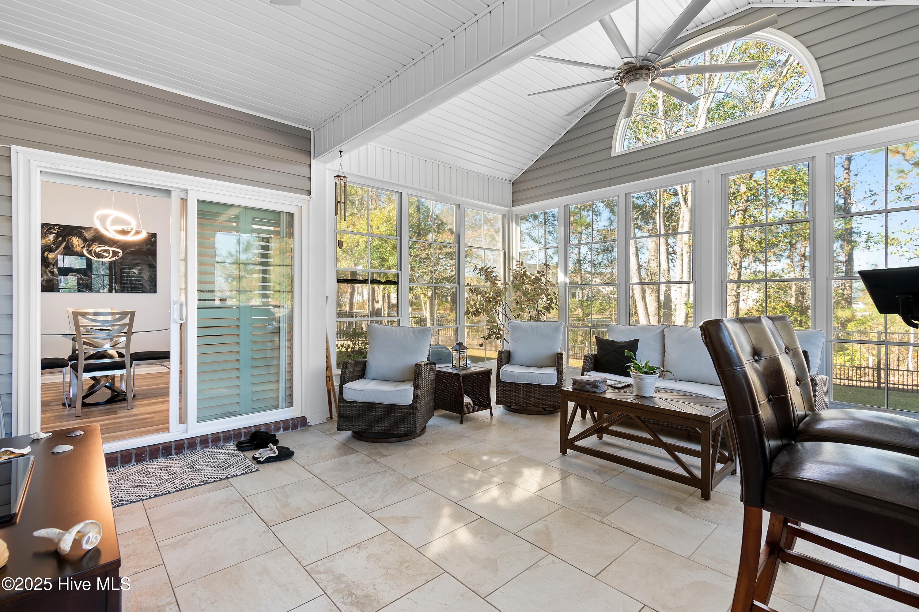 100542898 | Photo 29