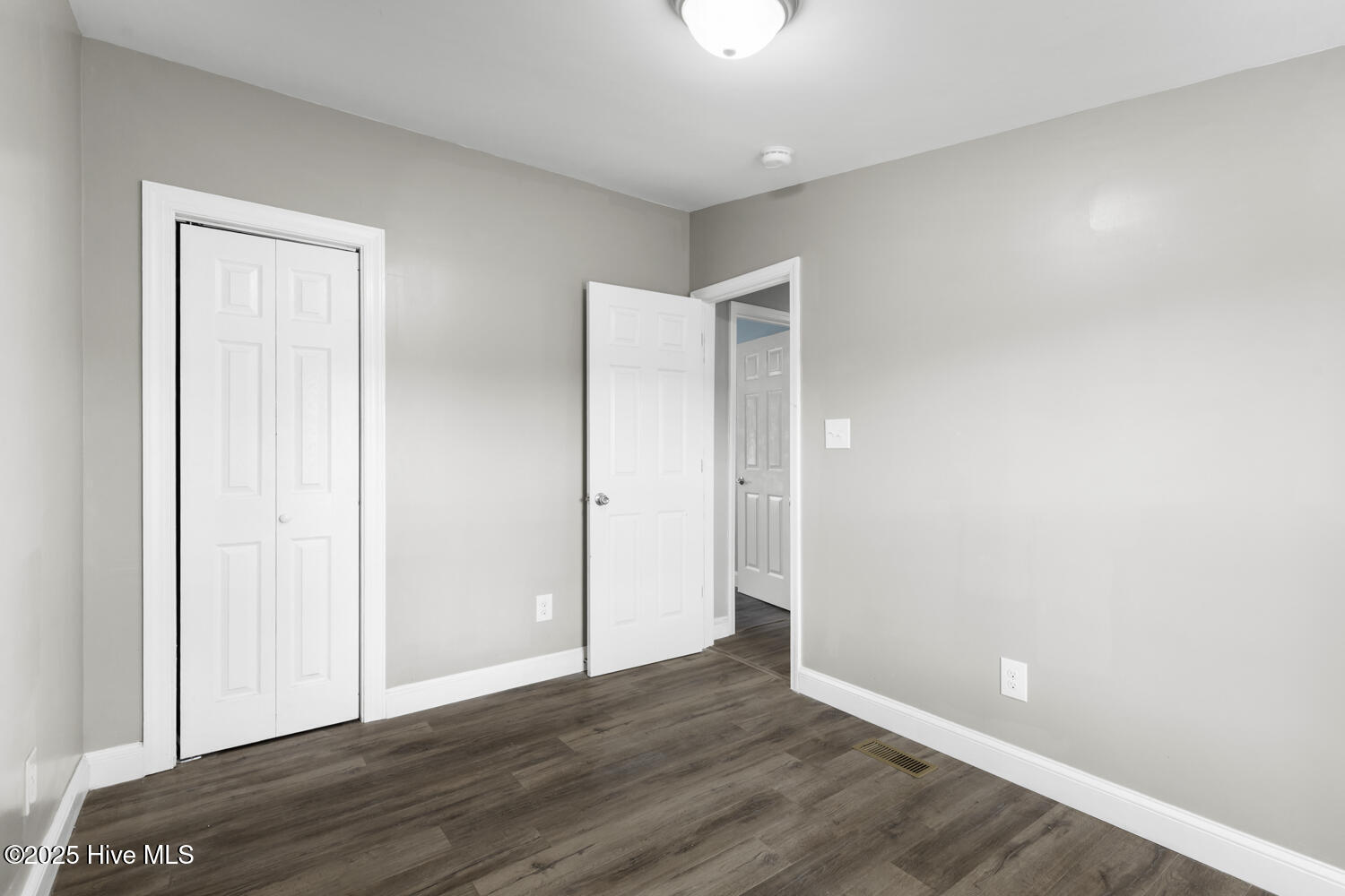 100535202 | Photo 19